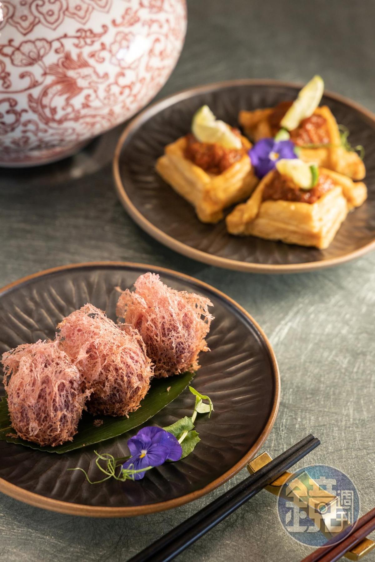 「黑椒和牛紫薯酥」(前,港幣98元/3件)口感鬆脆,肉味濃郁;翻轉版的「鴛鴦檸香叉燒酥」(後,港幣78元/3件)帶著檸檬香氣。