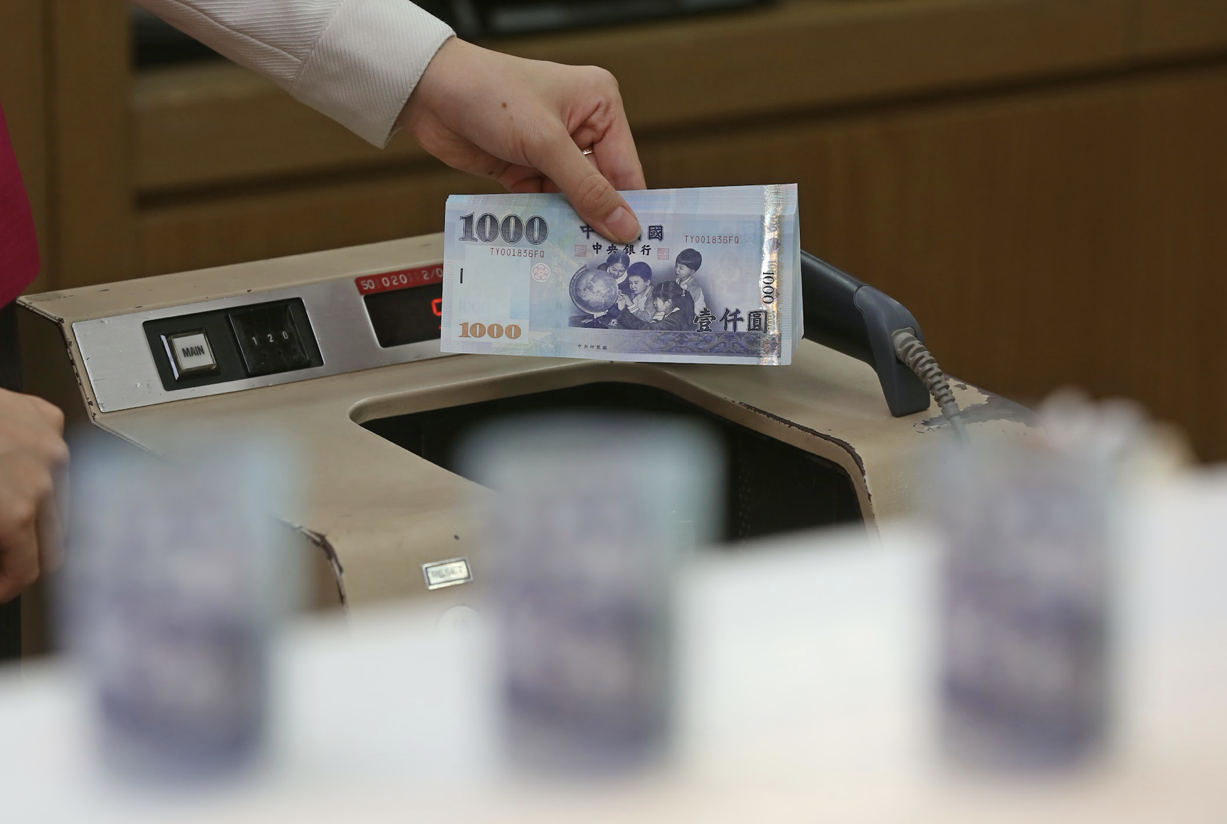 全民普發現金6千元將在3月22日開放線上登記，登記前5日將採分流方式陸續進行。（資料照）