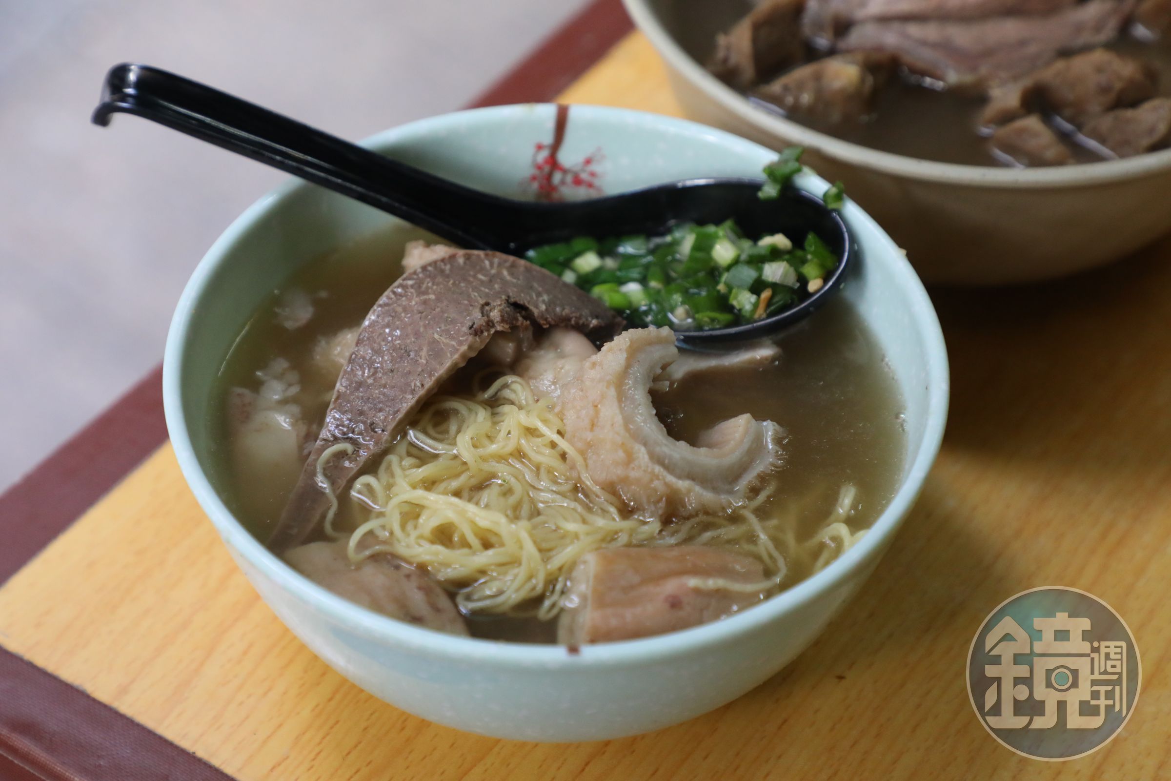 「水記」的強項是處理新鮮牛腩牛雜，「牛雜麵」是招牌之一。（單拼，港幣45元／碗）