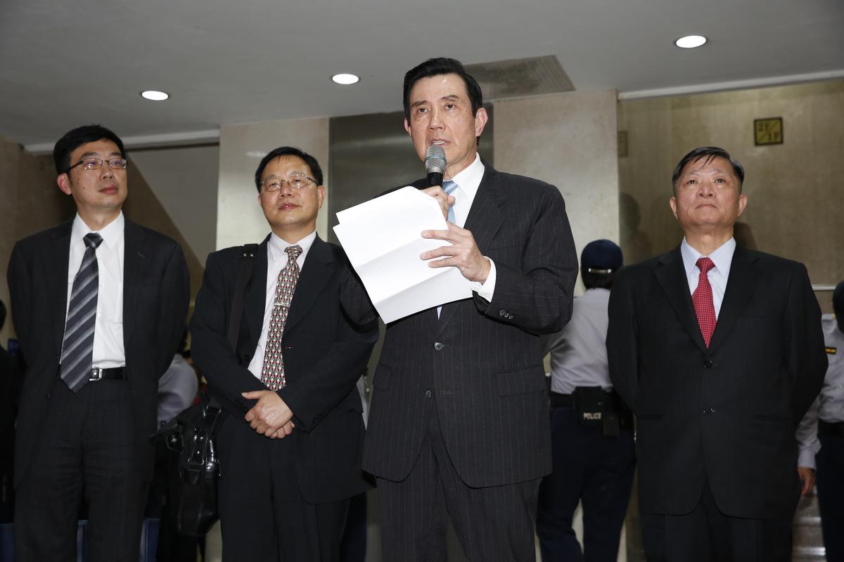 馬英九（中）即將於3月底出訪中國，以祭祖作為主要行程；對此，總統府回應了。（本刊資料照）