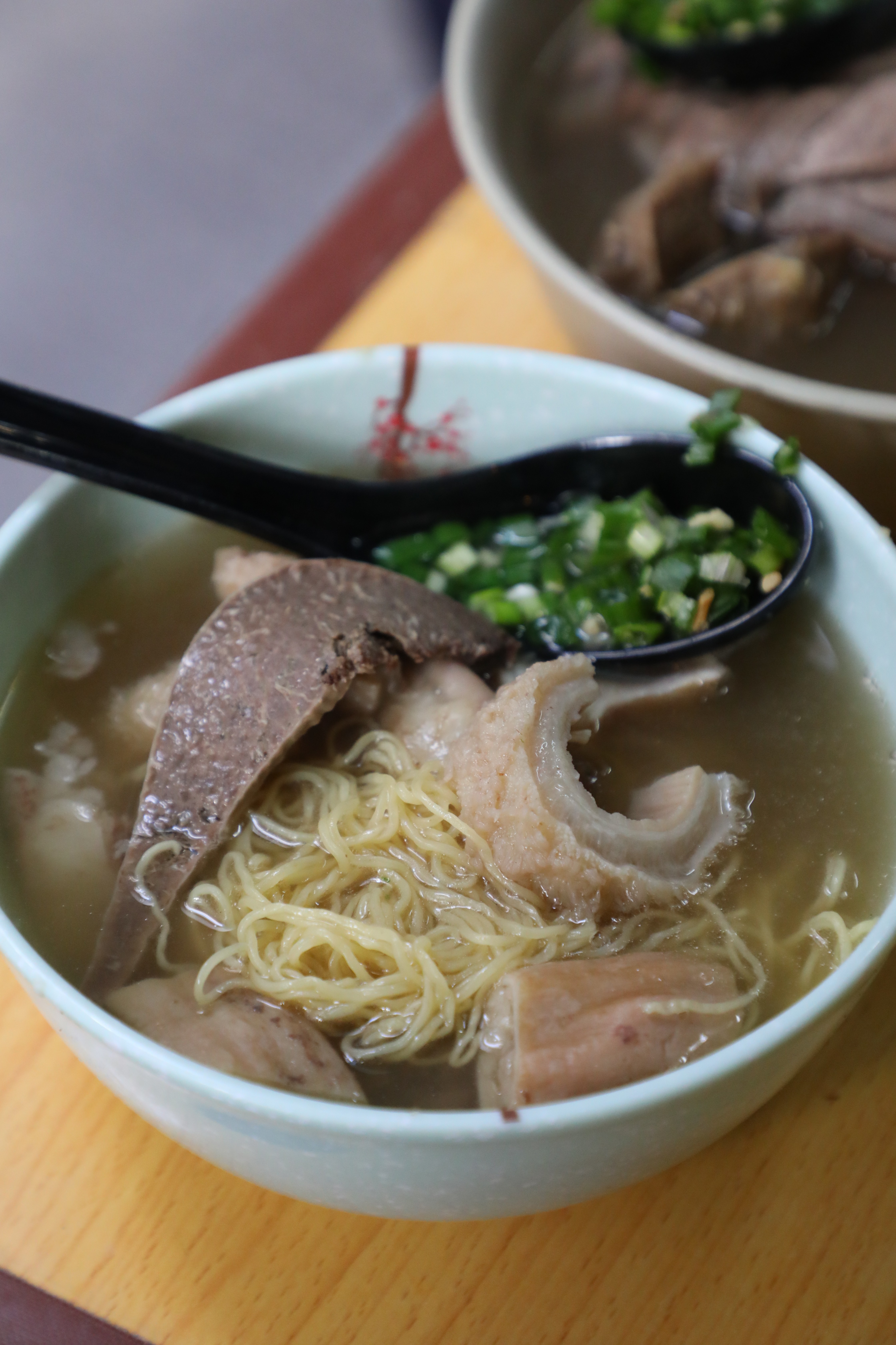 「牛雜麵」的麵條彈牙,湯頭甘美,牛雜部位各有口感。(單拼,港幣45元∕碗)