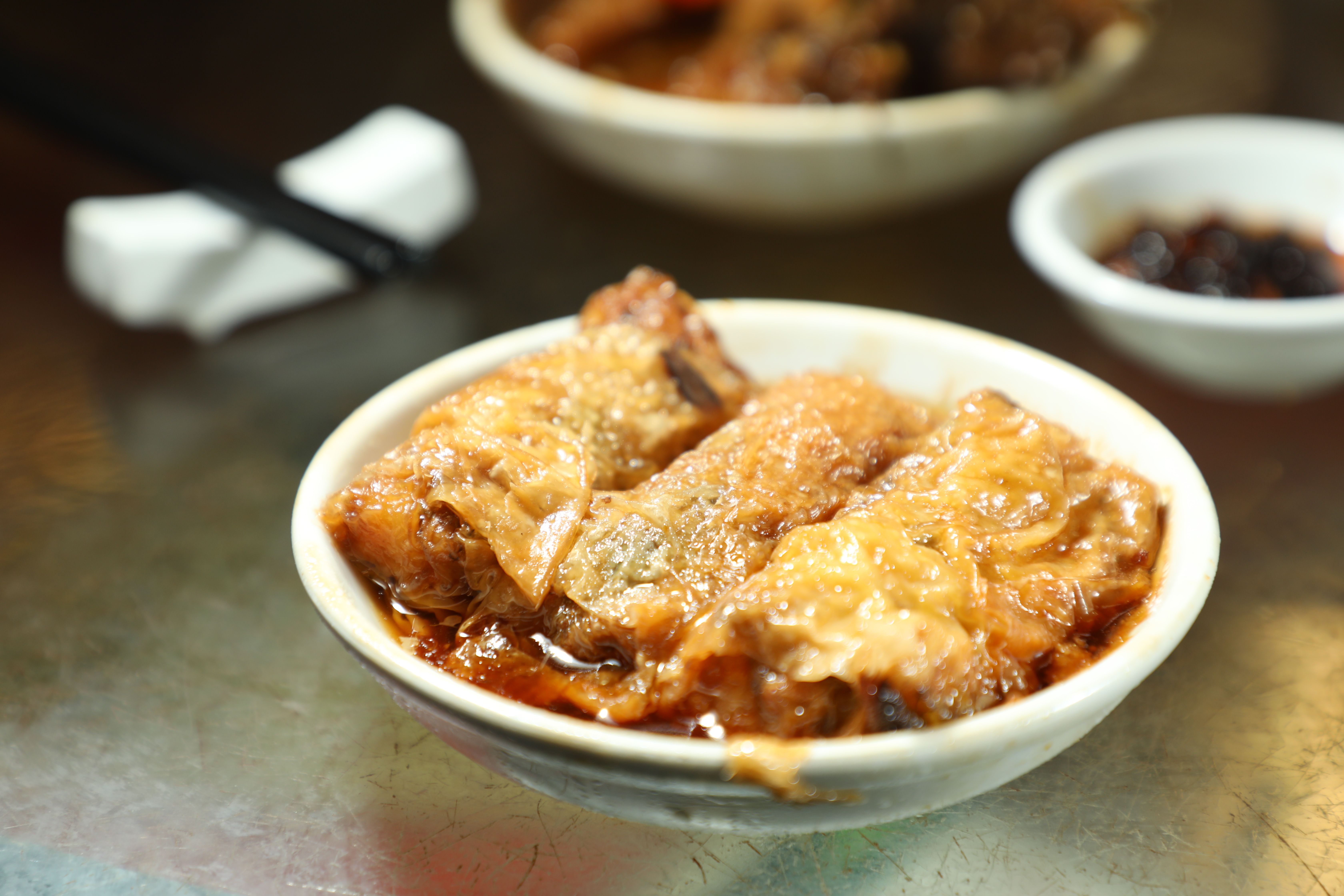 「鮮竹菌菇卷」包了滿滿菇類，頗為清爽。（大點，港幣32元／份）