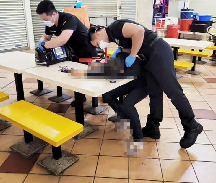 警方獲報後抵達現場處理。(翻自《中國報》)