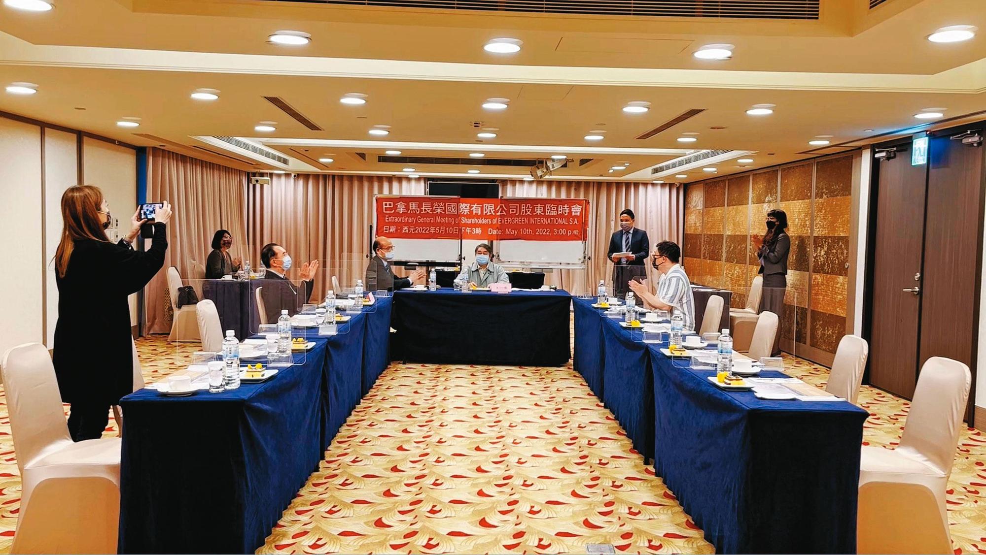 弟弟派成軍後，曾在台召開巴拿馬長榮國際股東臨時會，企圖拉下張國華永久董事長大位。（長榮國際提供）