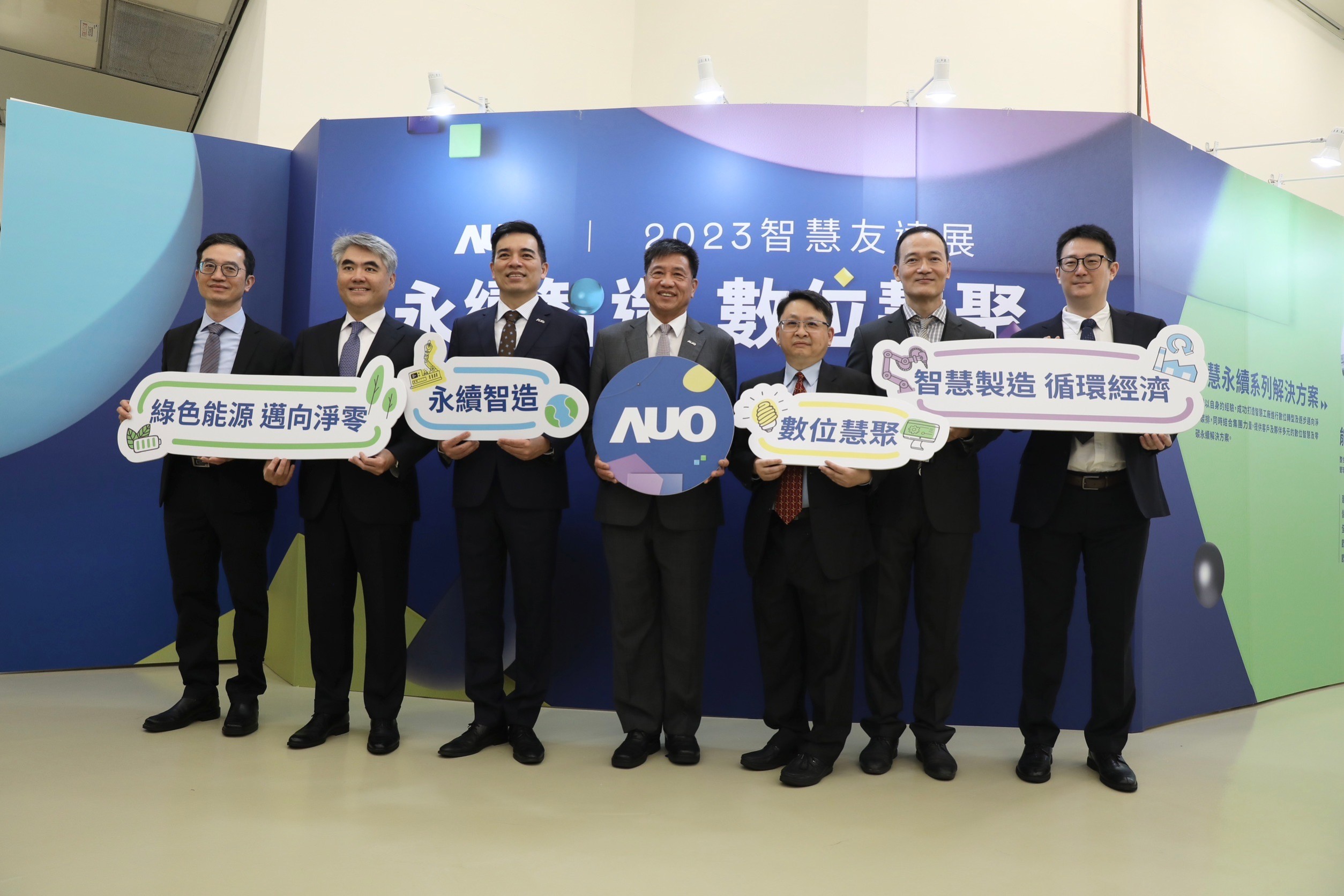 彭双浪化身農夫，直呼肥料形同配給制，必須拿地契才能購入。