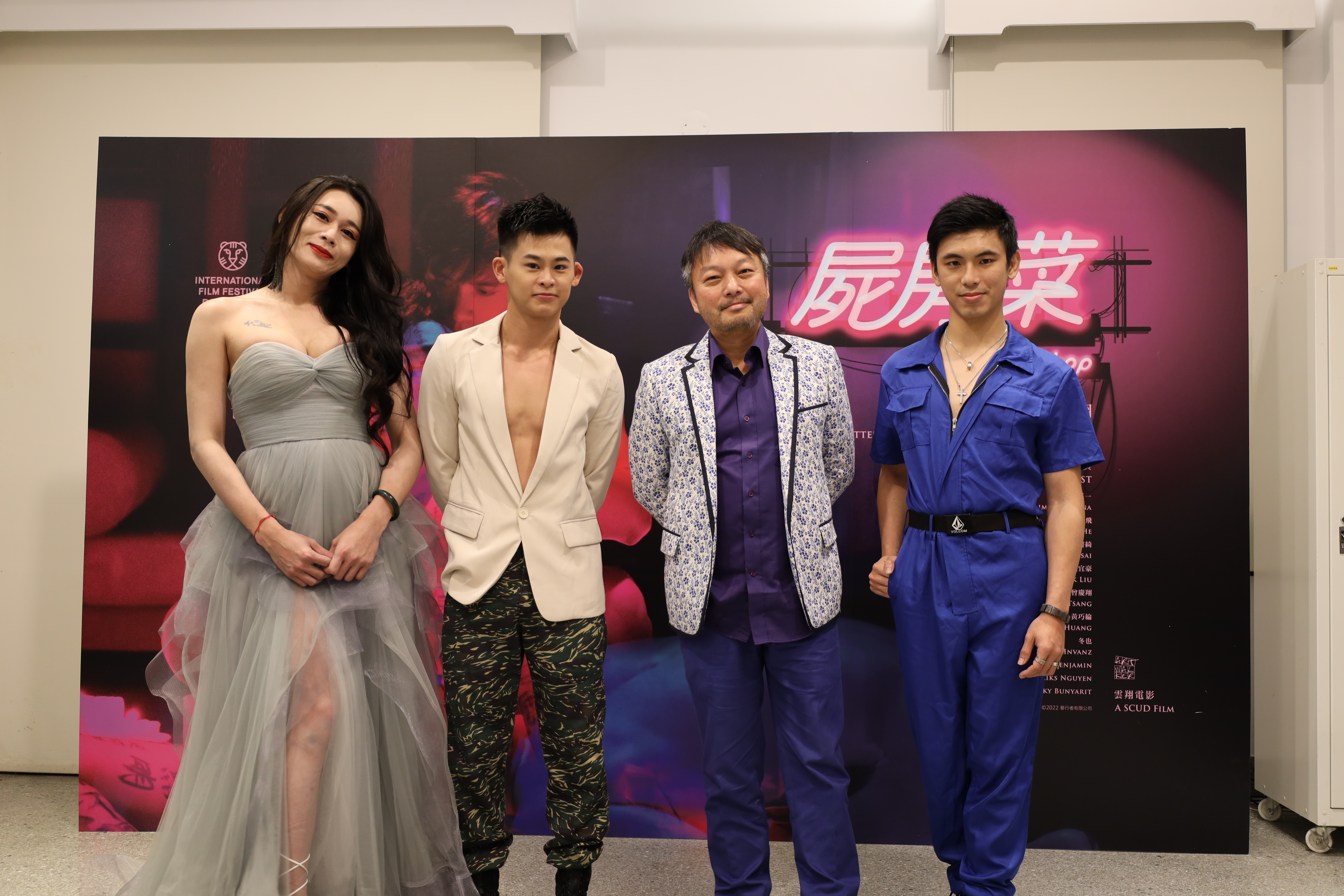 演員蔡書綺（左起）、劉宜豪與導演雲翔、演員吳亦展出席《屍房菜》記者會。（藝行者提供）