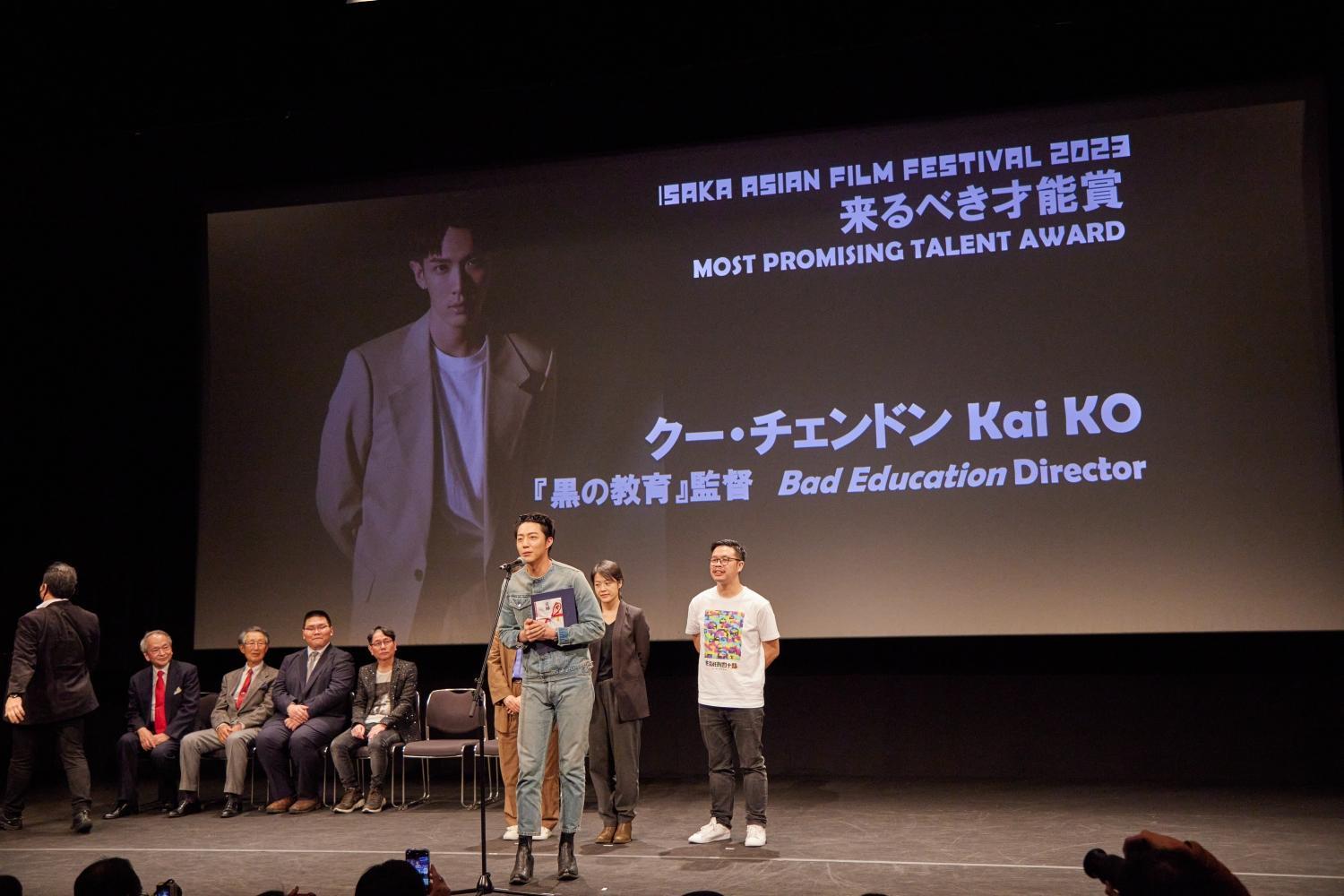 蔡凡熙代柯震東領取「最具潛力創作者」獎,一度緊張語無倫次。(禾豐九路提供)
