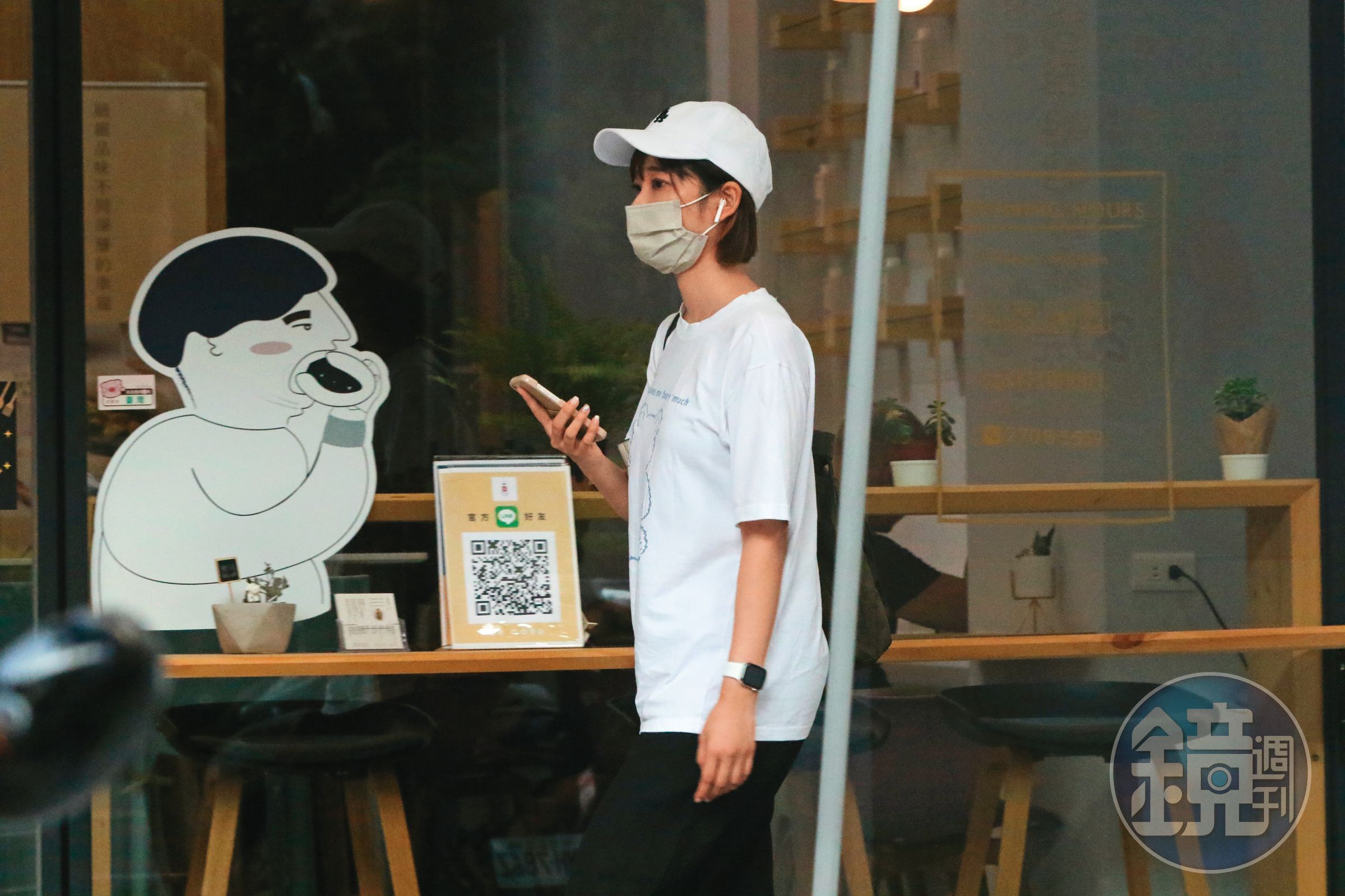 據悉，愛莉莎莎賣自媒體銷售學課程，已約數千萬元入袋，教授的是「流量經營」到「熱銷熱賣」，但好壞評價都有。