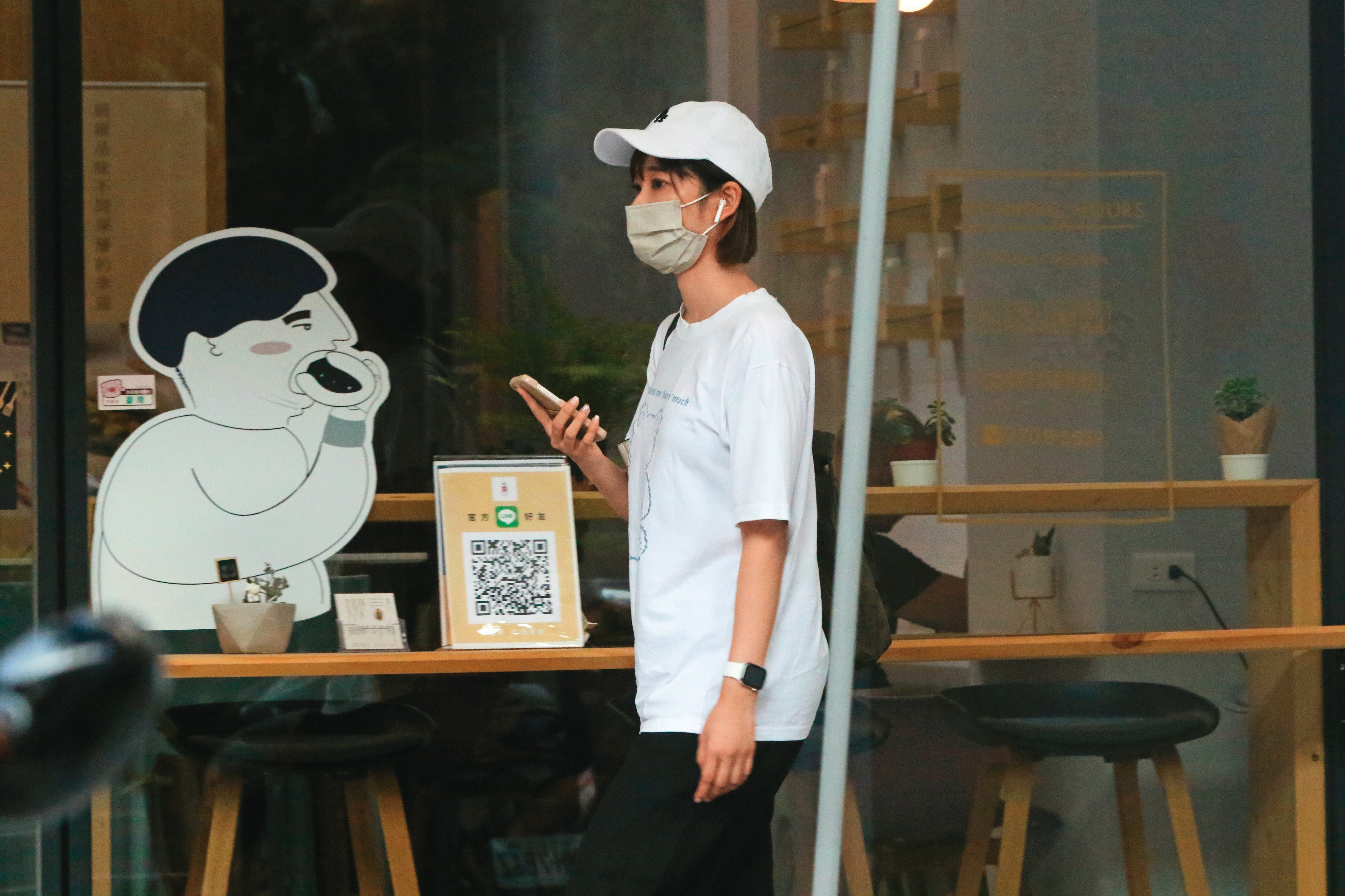 據悉，愛莉莎莎賣自媒體銷售學課程，已約數千萬元入袋，教授的是「流量經營」到「熱銷熱賣」，但好壞評價都有。