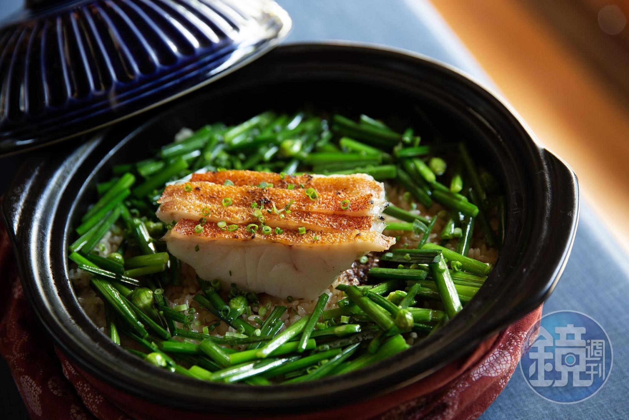 「當季土鍋飯」是樂埔町的招牌菜色之一，時常根據季節變換食材，更是一道不論吃再飽，仍會忍不住拿起筷子再嘗一碗的佳餚。（平日晚間與週末午晚間菜色，1,880元起／人）