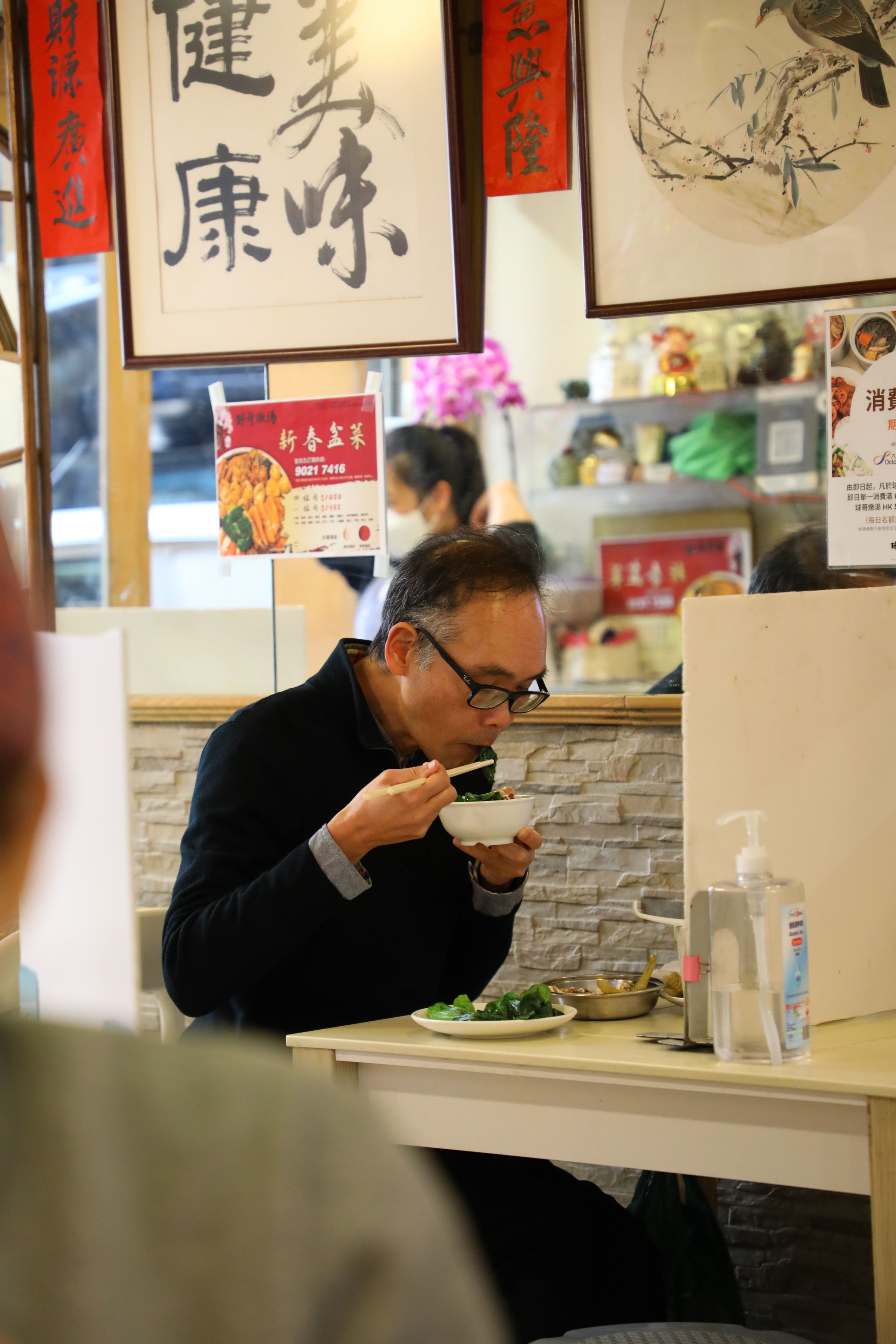 很多客人趁午餐時間來喝湯，養氣又補身。