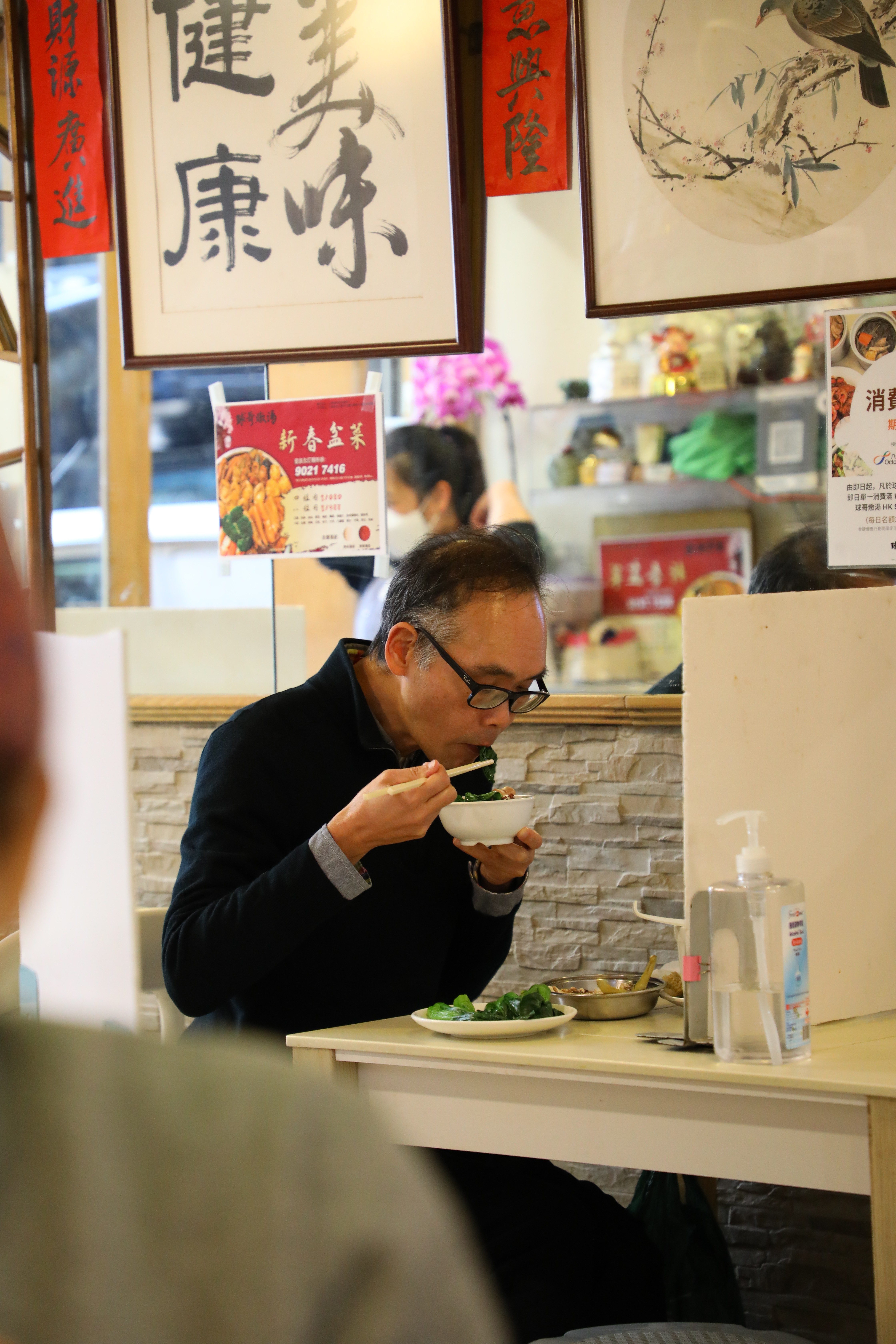 很多客人趁午餐時間來喝湯，養氣又補身。