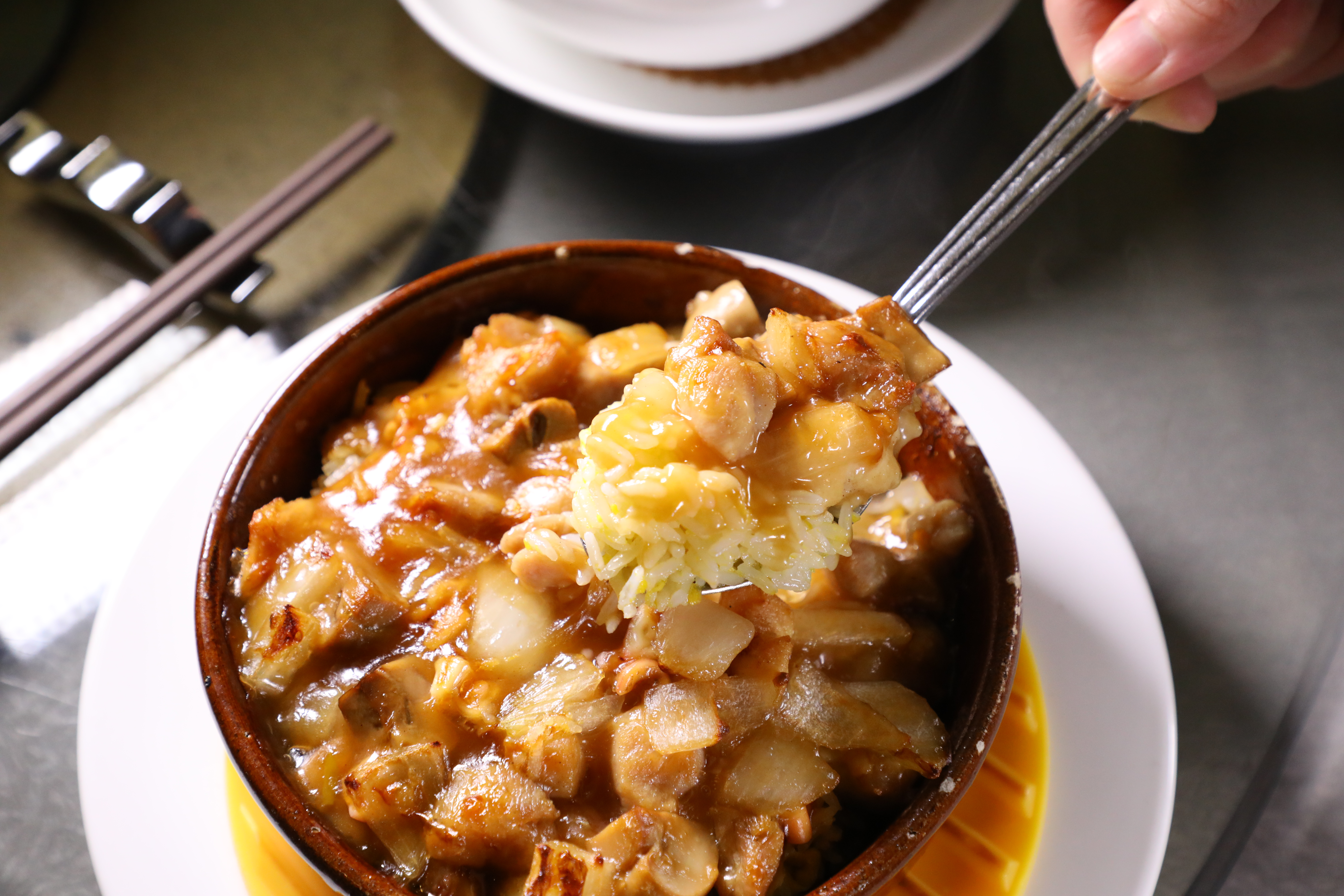 帶著葡式焗烤特色的「章魚鴨汁雞粒焗飯」，非常夠味。（港幣108元／小份、港幣198元／例牌）