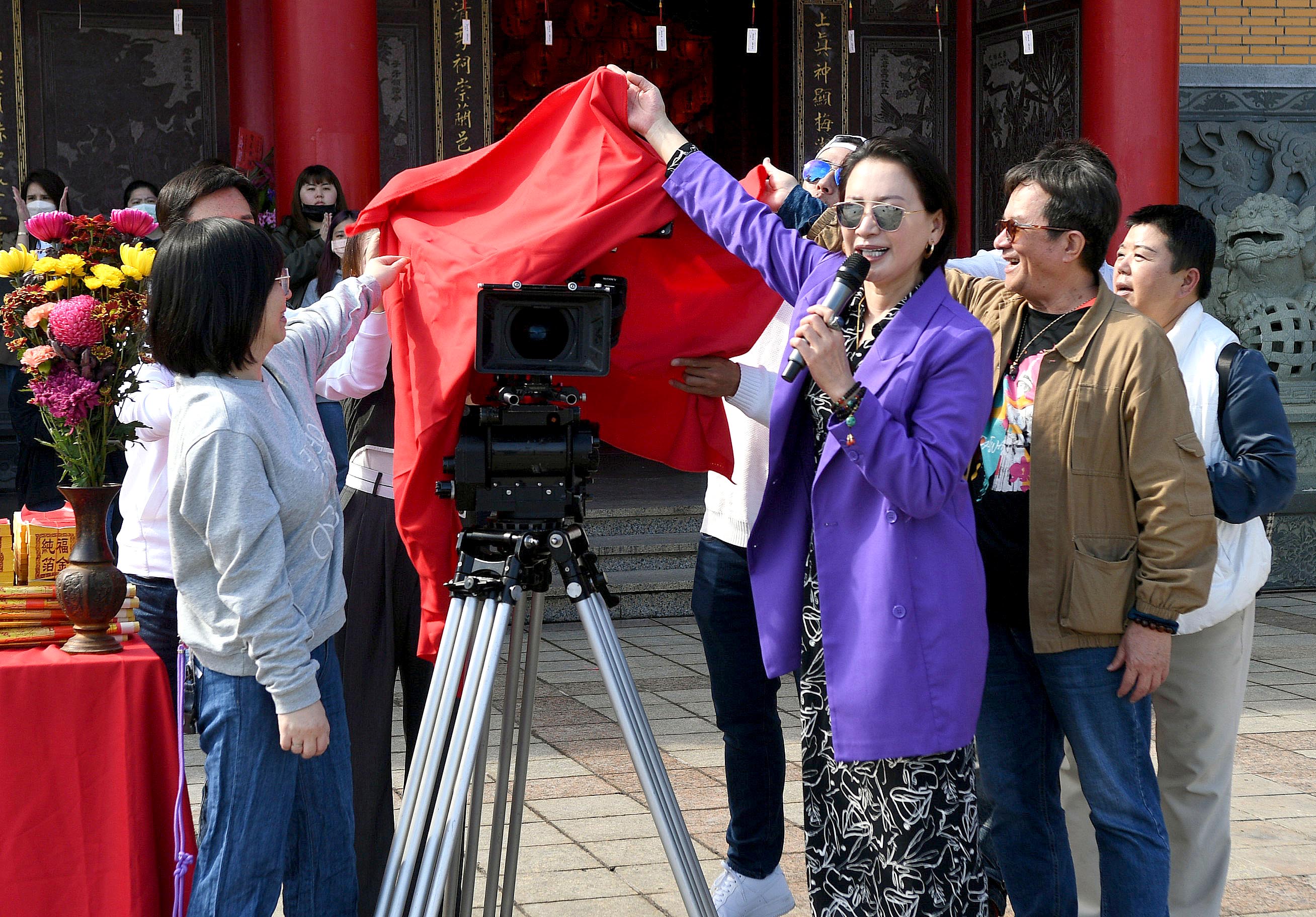 陳亞蘭希望透過這部戲，能重現歌仔戲在外台戲的辛酸甘苦。（華視提供）