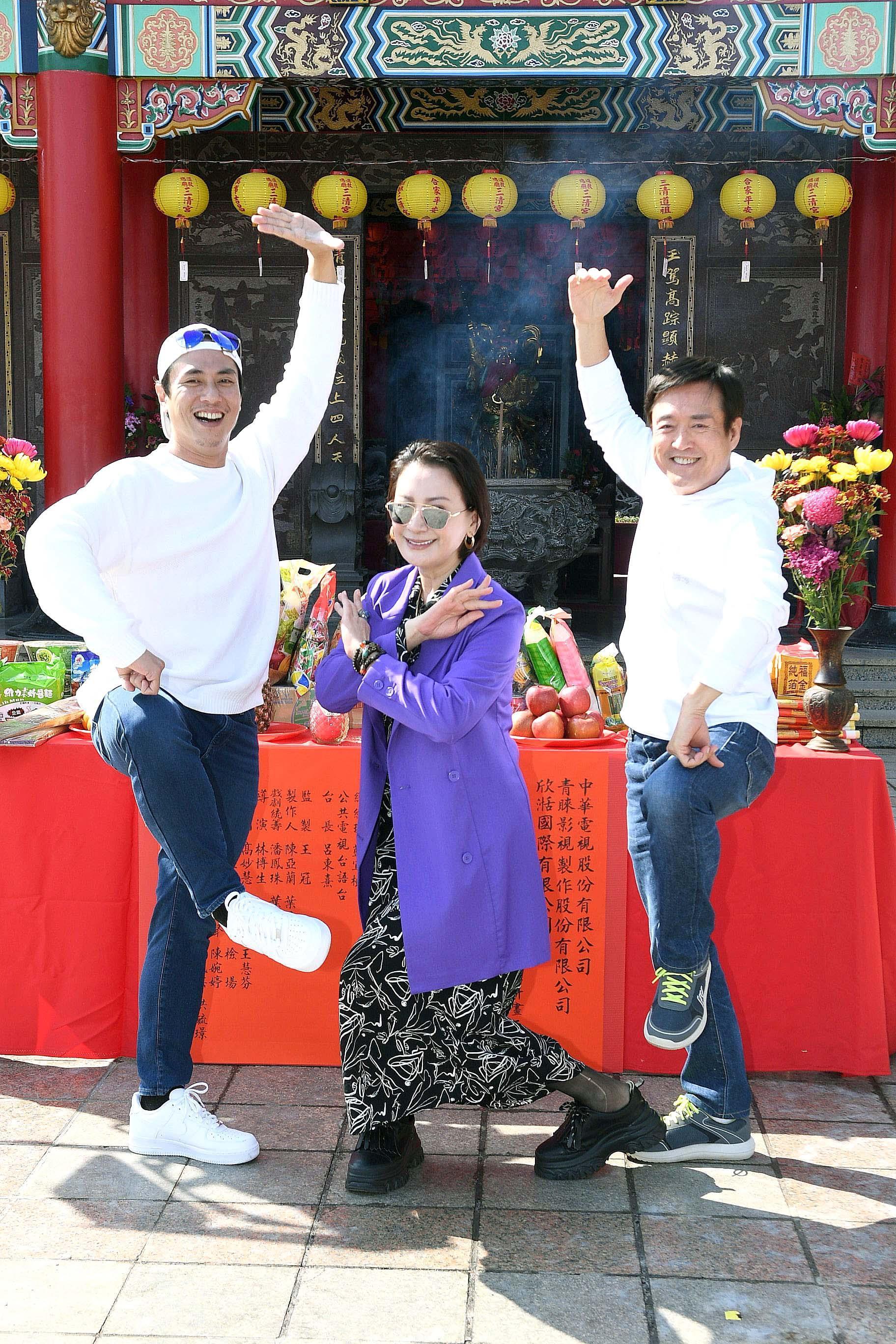 陳亞蘭和檢場莊凱勛的合作讓人期待。（華視提供）