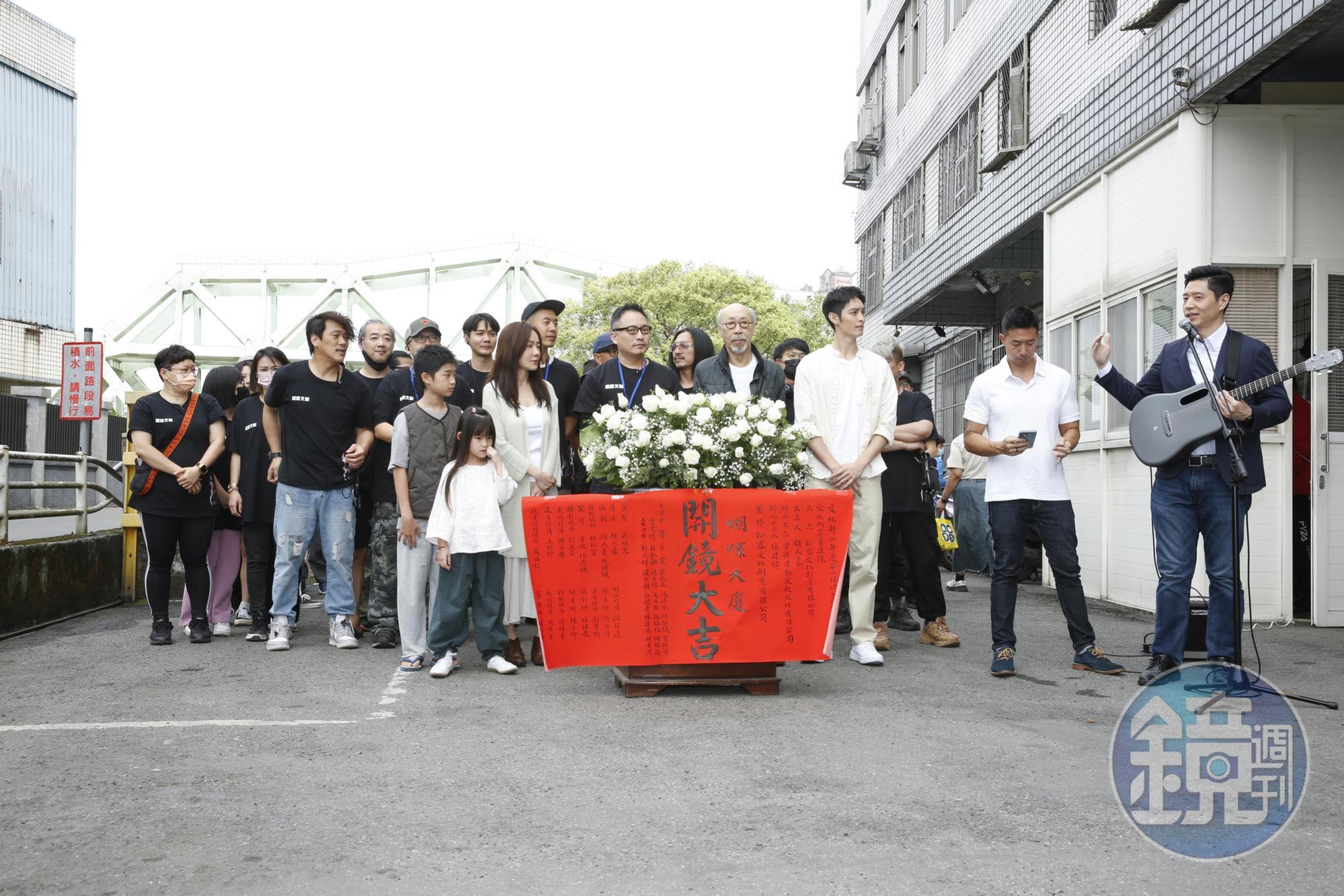  劇組以基督教儀式，由牧師率領工作人員唱詩歌祈求拍攝順利。