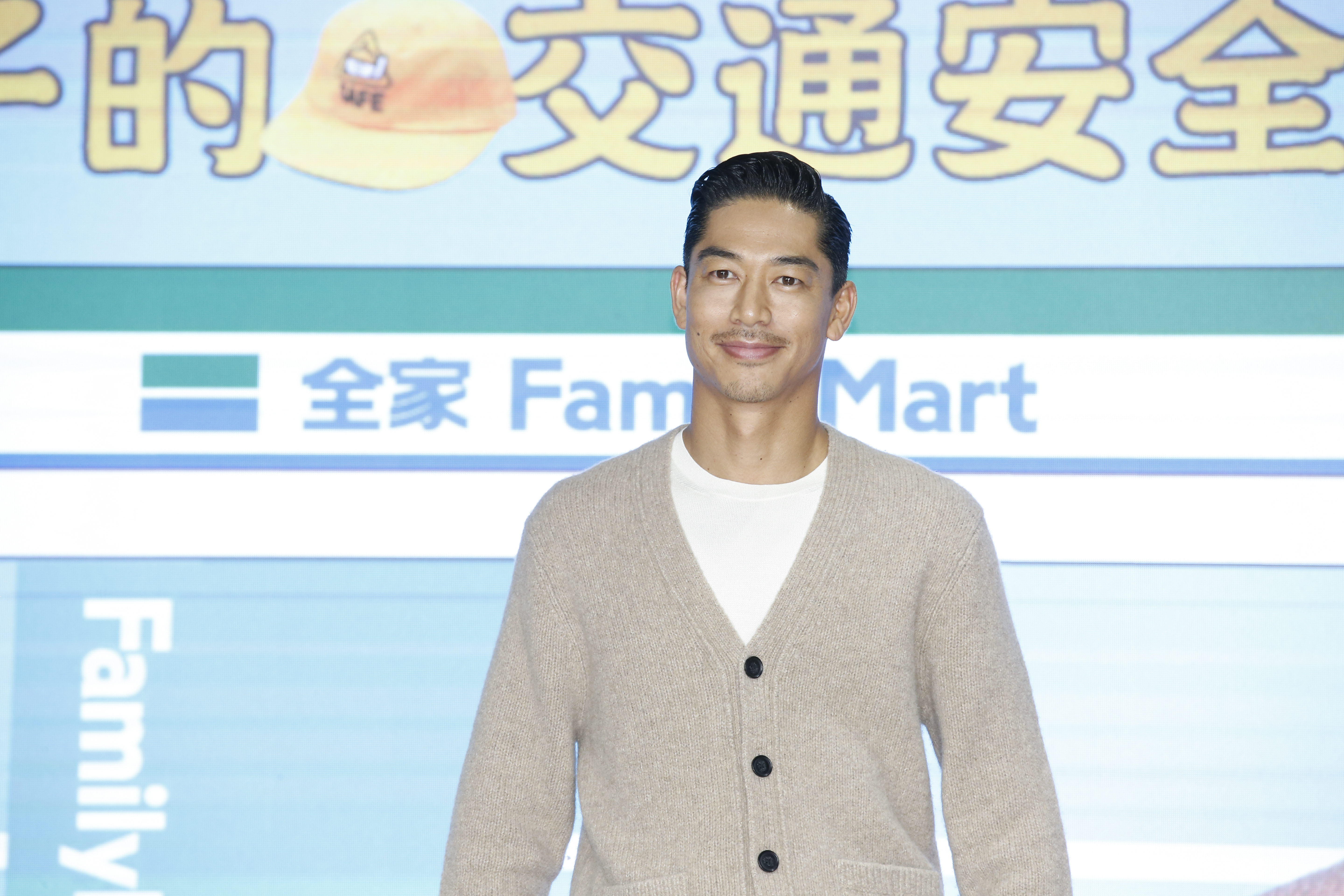 AKIRA今出席公益活動。