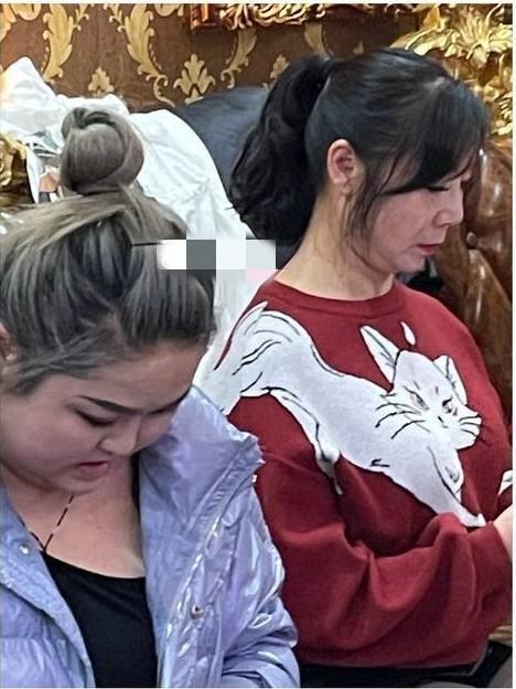 有網友調侃這可能是兩人退休前最後一單。（翻自微博）