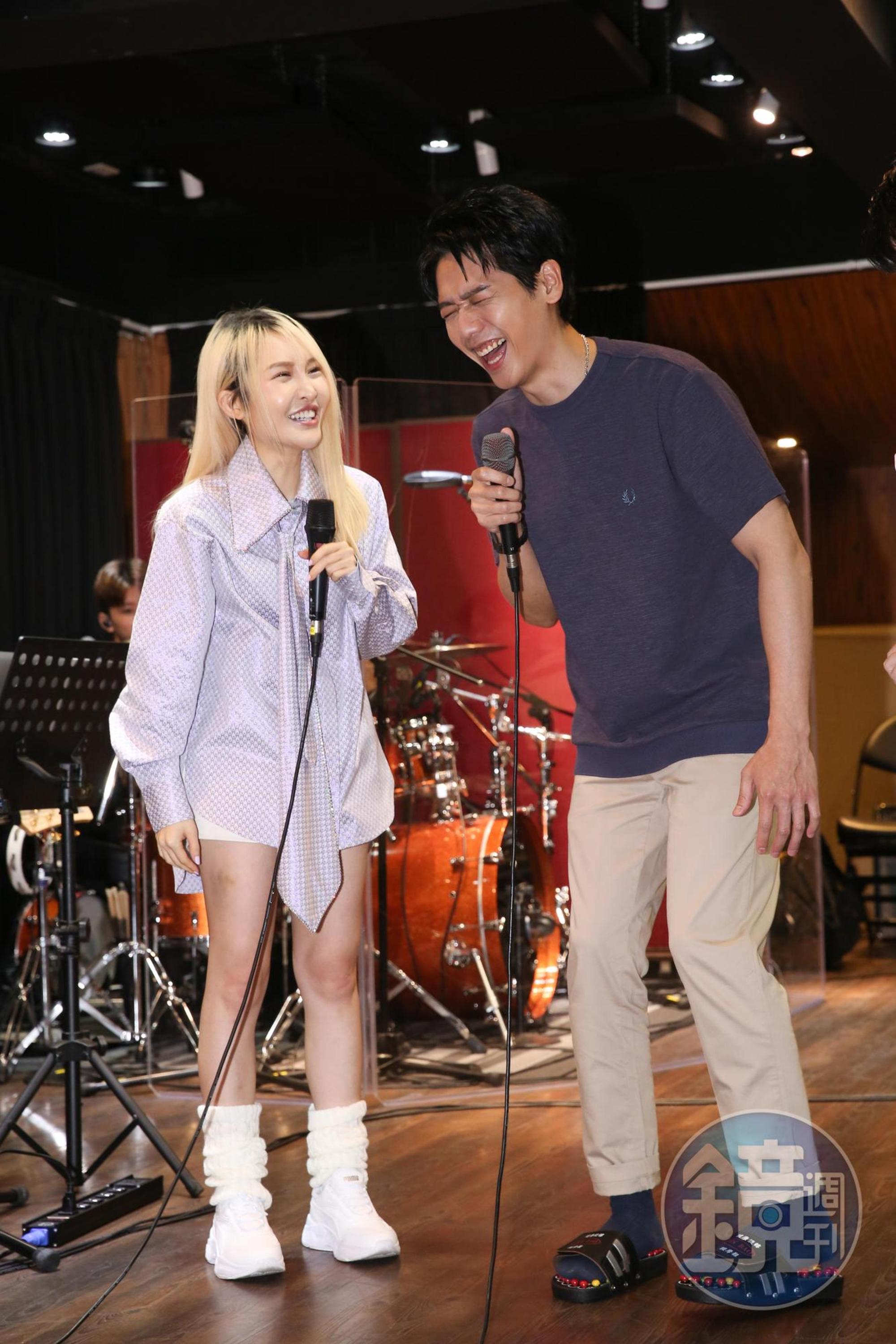 合唱蔡旻佑經典歌曲〈我可以〉兩人開唱前揪練團大展實力唱功 精彩練習版搶先曝光。