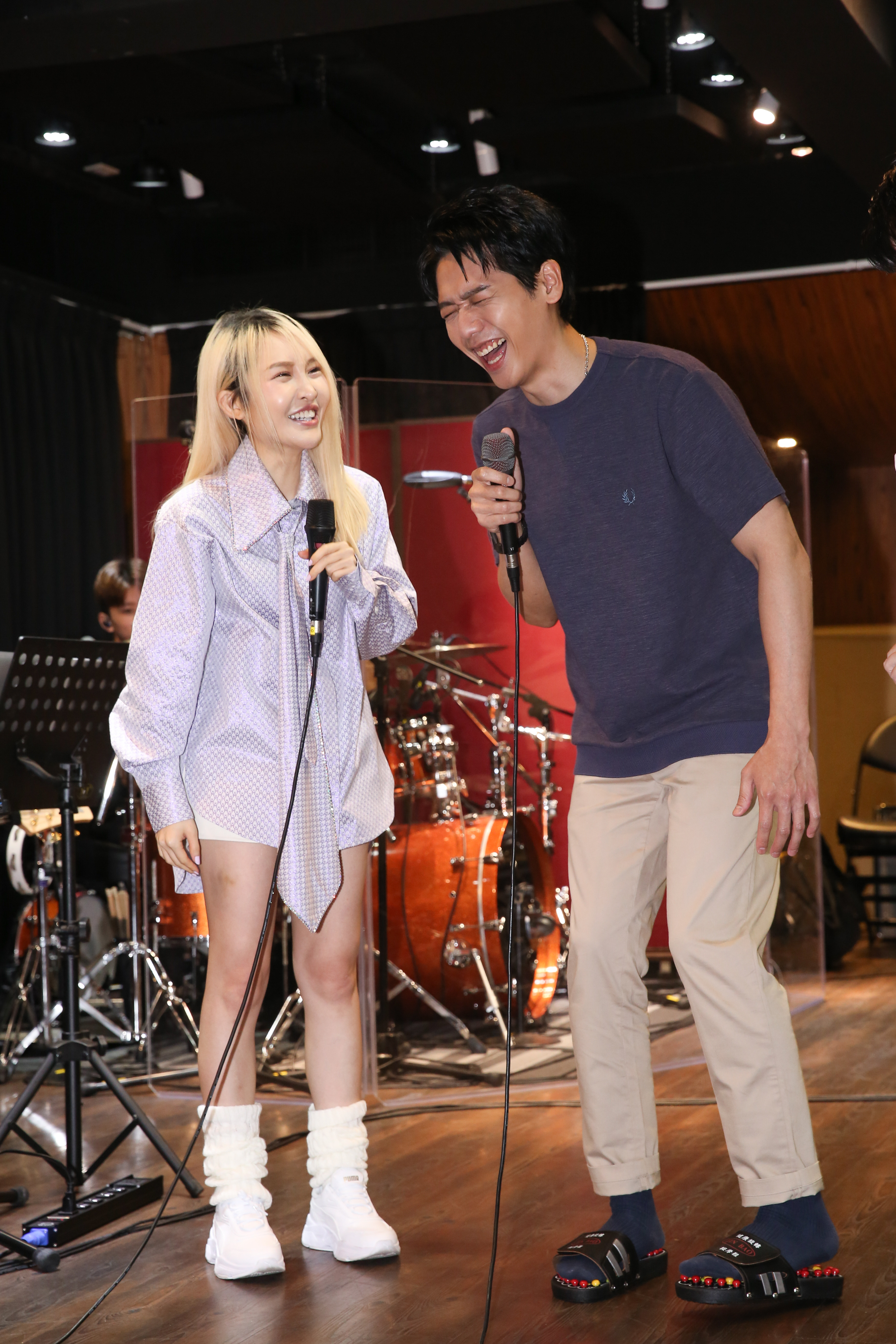 合唱蔡旻佑經典歌曲〈我可以〉兩人開唱前揪練團大展實力唱功 精彩練習版搶先曝光。