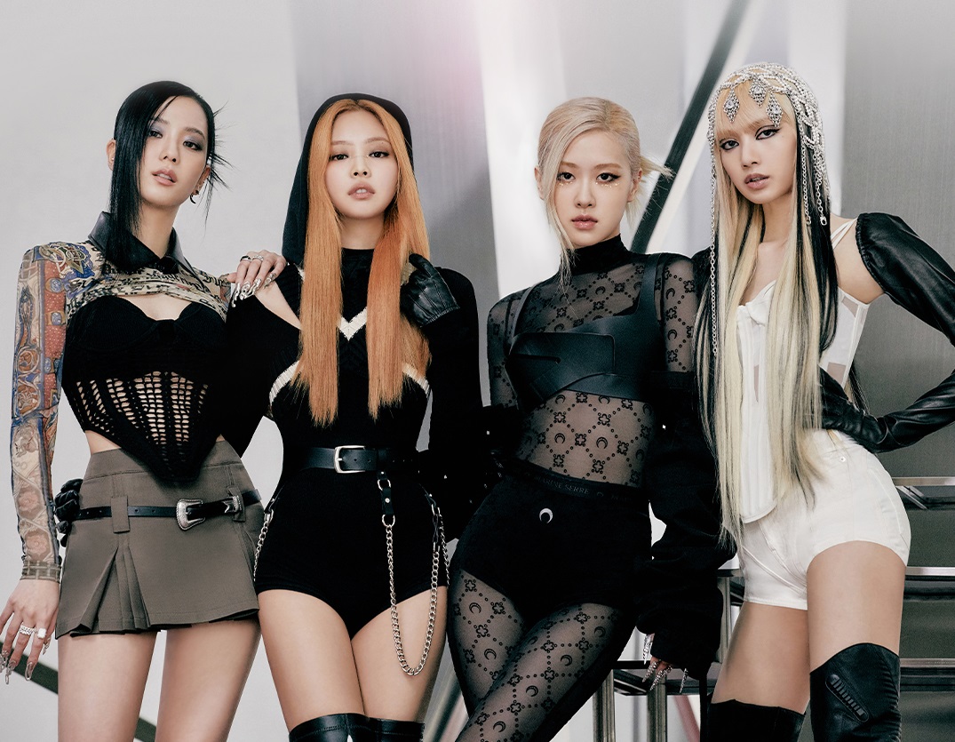 BLACKPINK上週末一連2天在高雄世運舉辦演唱會，吸引9萬人朝聖，成為全台討論焦點。（翻攝自BLACKPINK臉書）