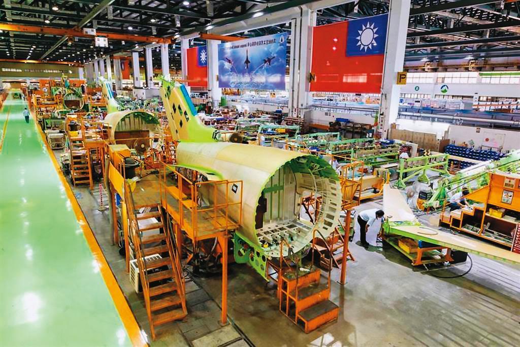 透過生產軍工產品,台廠的技術能力深獲航太、半導體等歐美大廠的肯定。(漢翔提供)