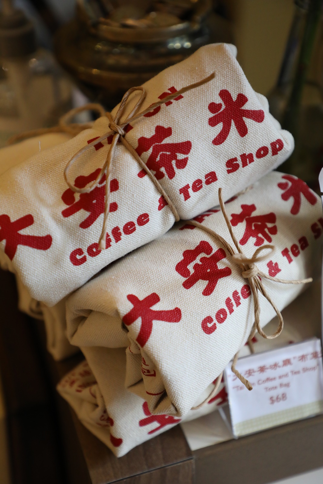 「大安茶氷廳」也推出自有品牌的環保袋。（港幣68元／個）