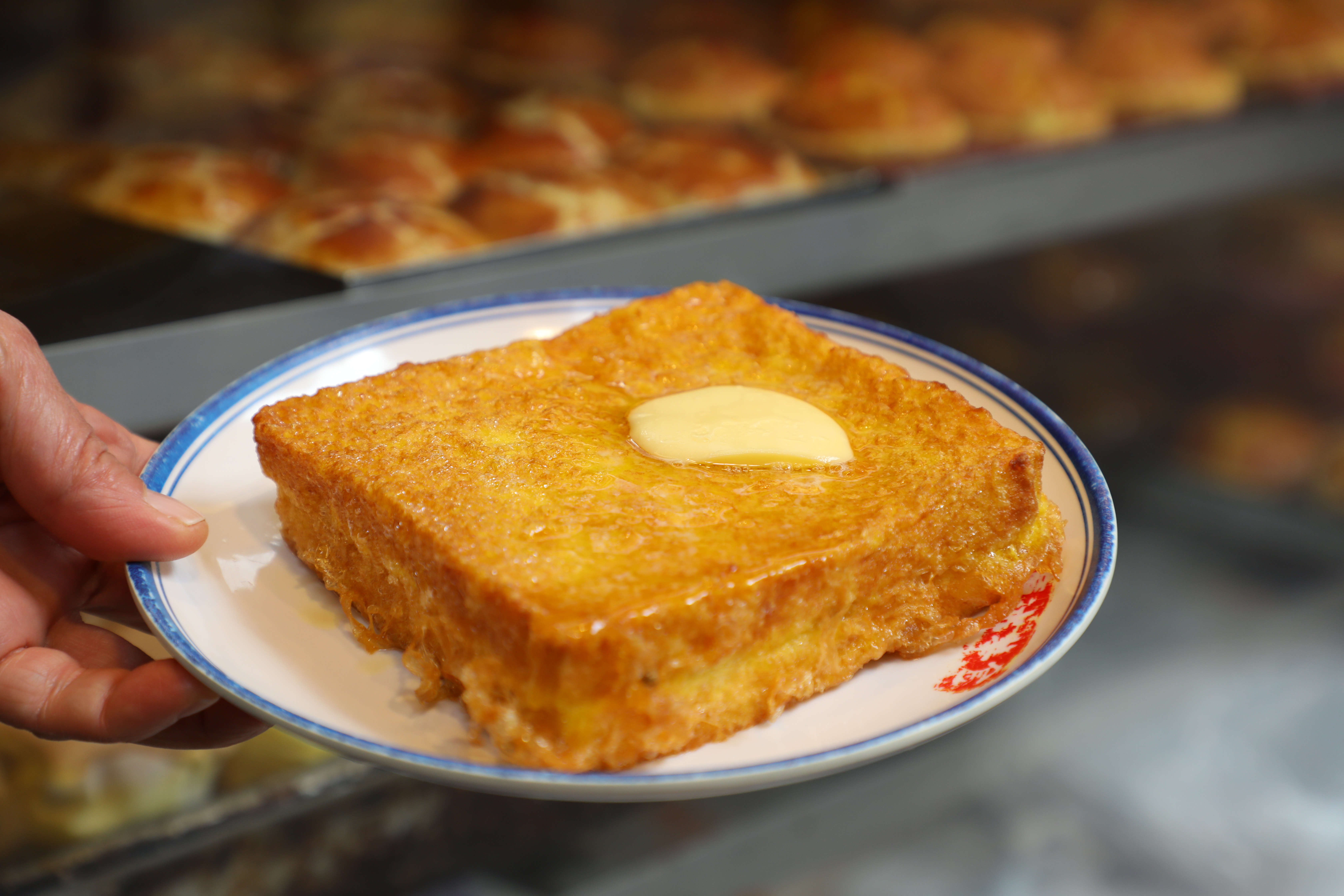 金華的「鮮油西多士」，油滋滋的，香氣好逼人。（港幣22元／份）