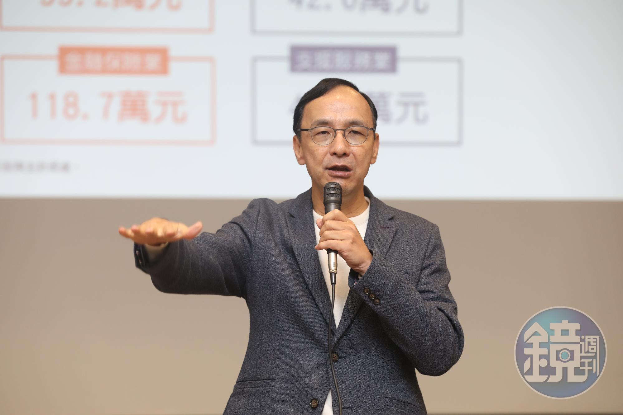 國民黨政策會黨工許哲賓遭爆料負責處理黨主席朱立倫(圖)的「主席信箱」,發言人楊智伃嚴正駁斥。