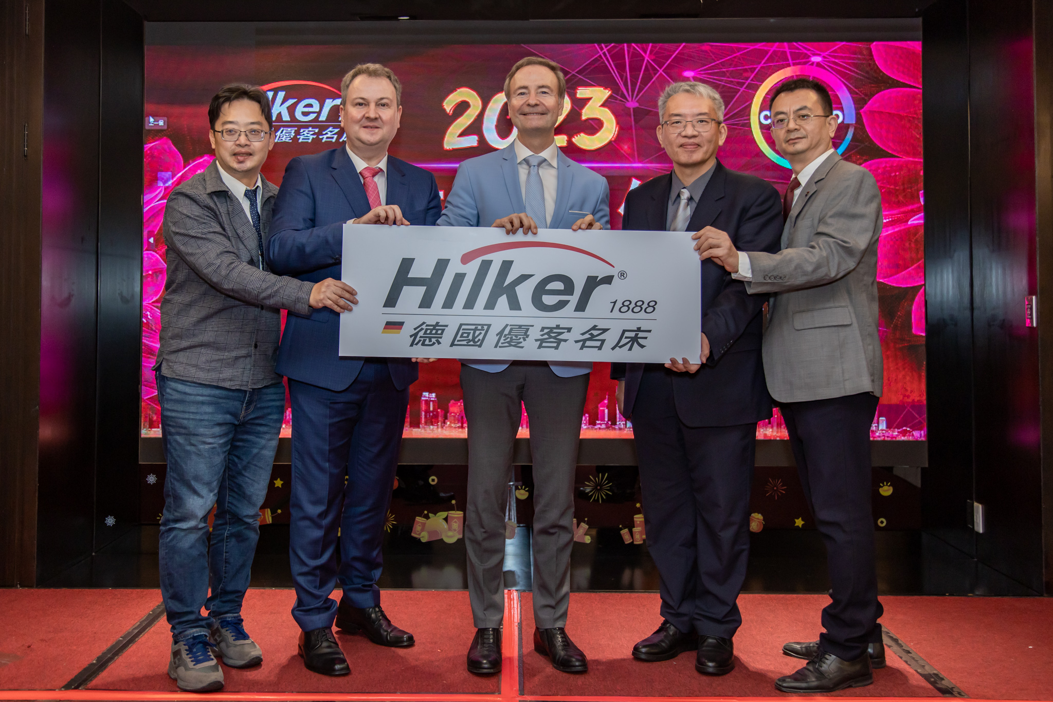 德國知名床墊品牌優客Hilker與德國上市公司科思創攜手合作，於21日在林口舉辦簽約記者會。