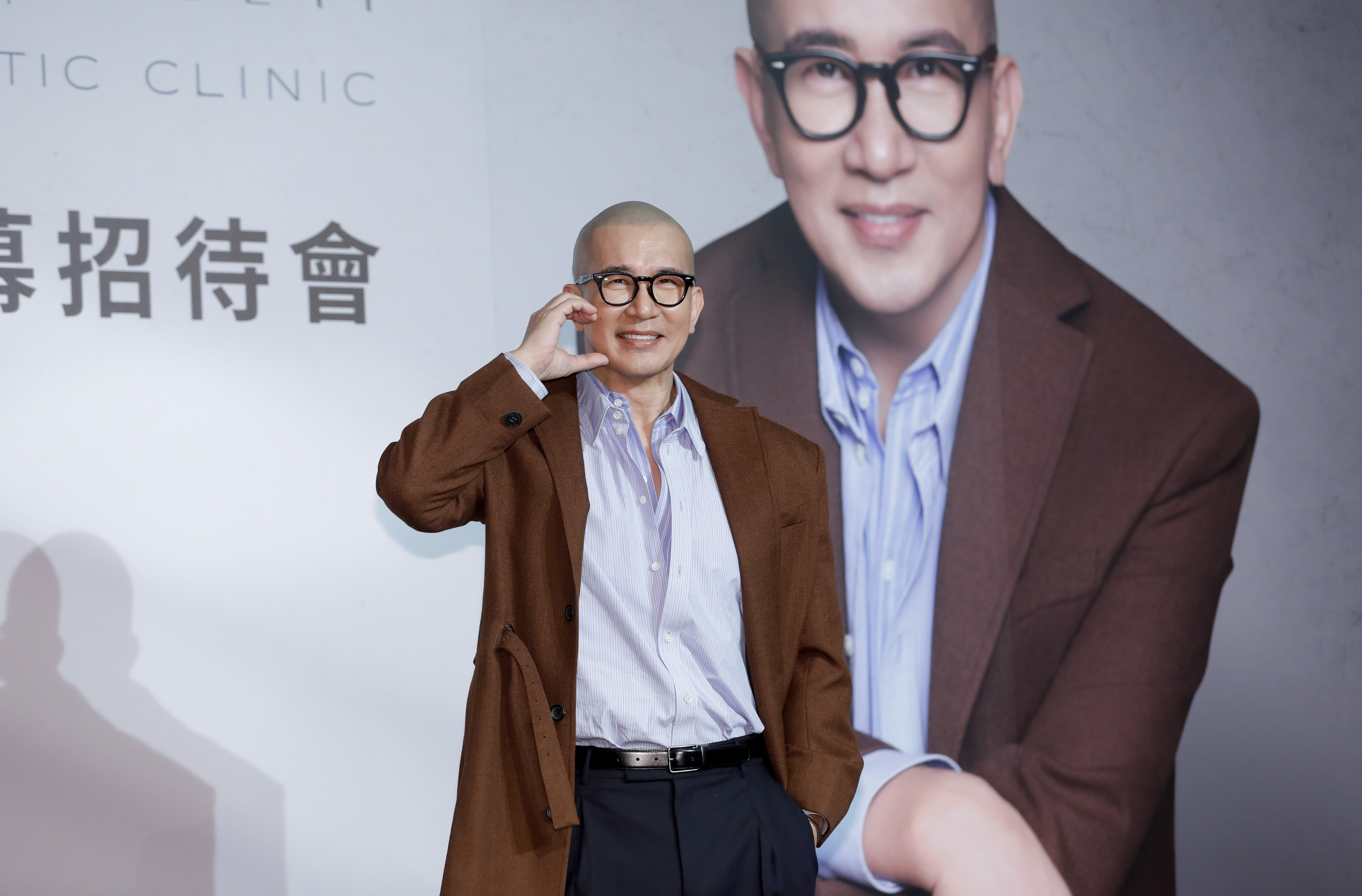 具俊曄今出席代言記者會，被現場攝影記者要求做臉頰愛心直呼害羞。