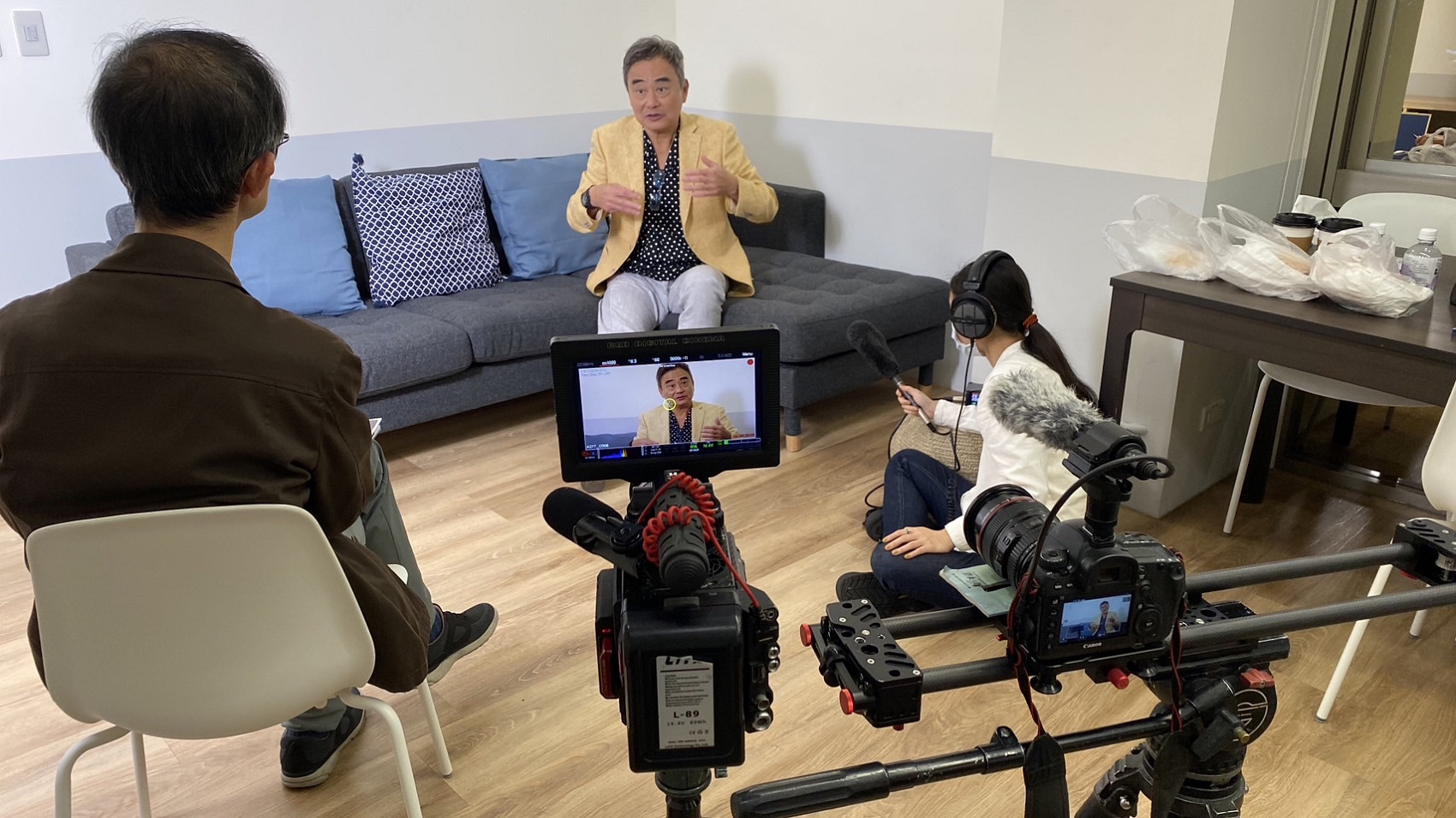 歌手陳昇（中）情義相挺現身紀錄片《守護黑面琵鷺》，分享創作〈黑面鴨要報仇〉的歌曲歷程。（采昌國際多媒體提供）