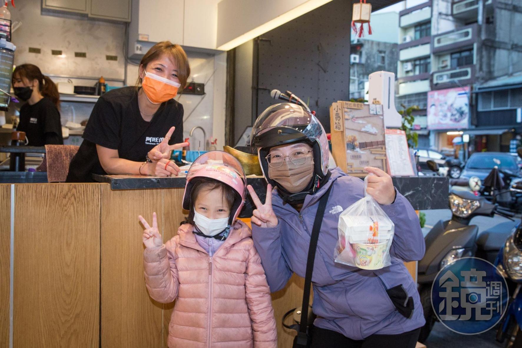 賣煲湯是呼應疫情的外帶需求，好貼補一下來店客下降的業績，意外紅了之後，煲湯就成了店裡常駐招牌菜色。