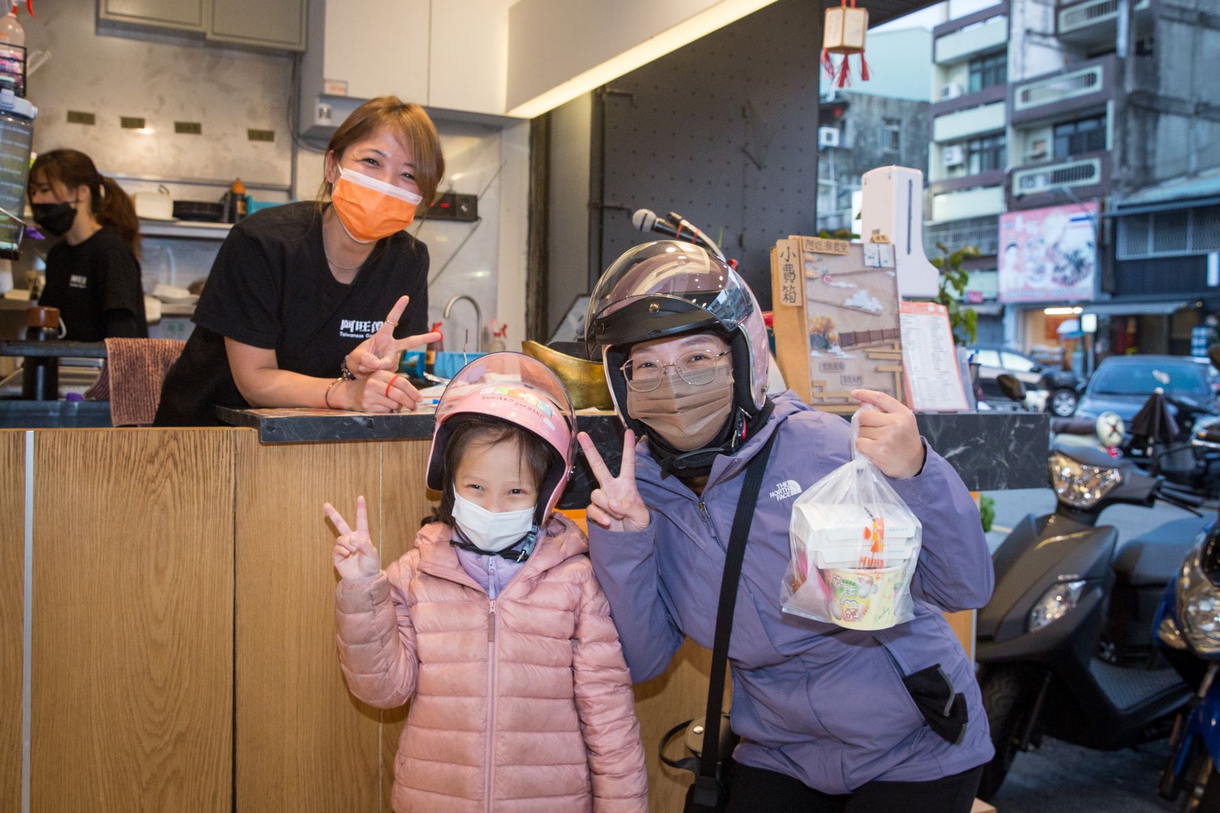 賣煲湯是呼應疫情的外帶需求，好貼補一下來店客下降的業績，意外紅了之後，煲湯就成了店裡常駐招牌菜色。