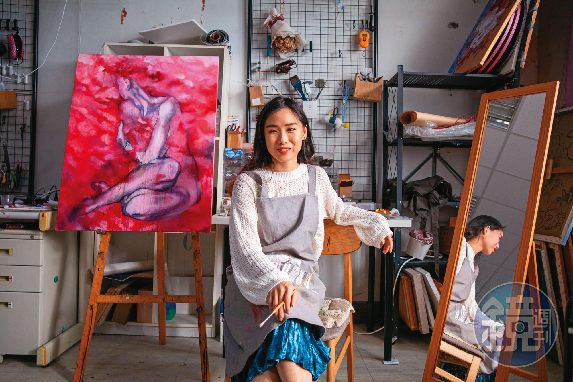 葉人華是一位美術老師，作品奔放充滿熱情，一如她本人的性格。
