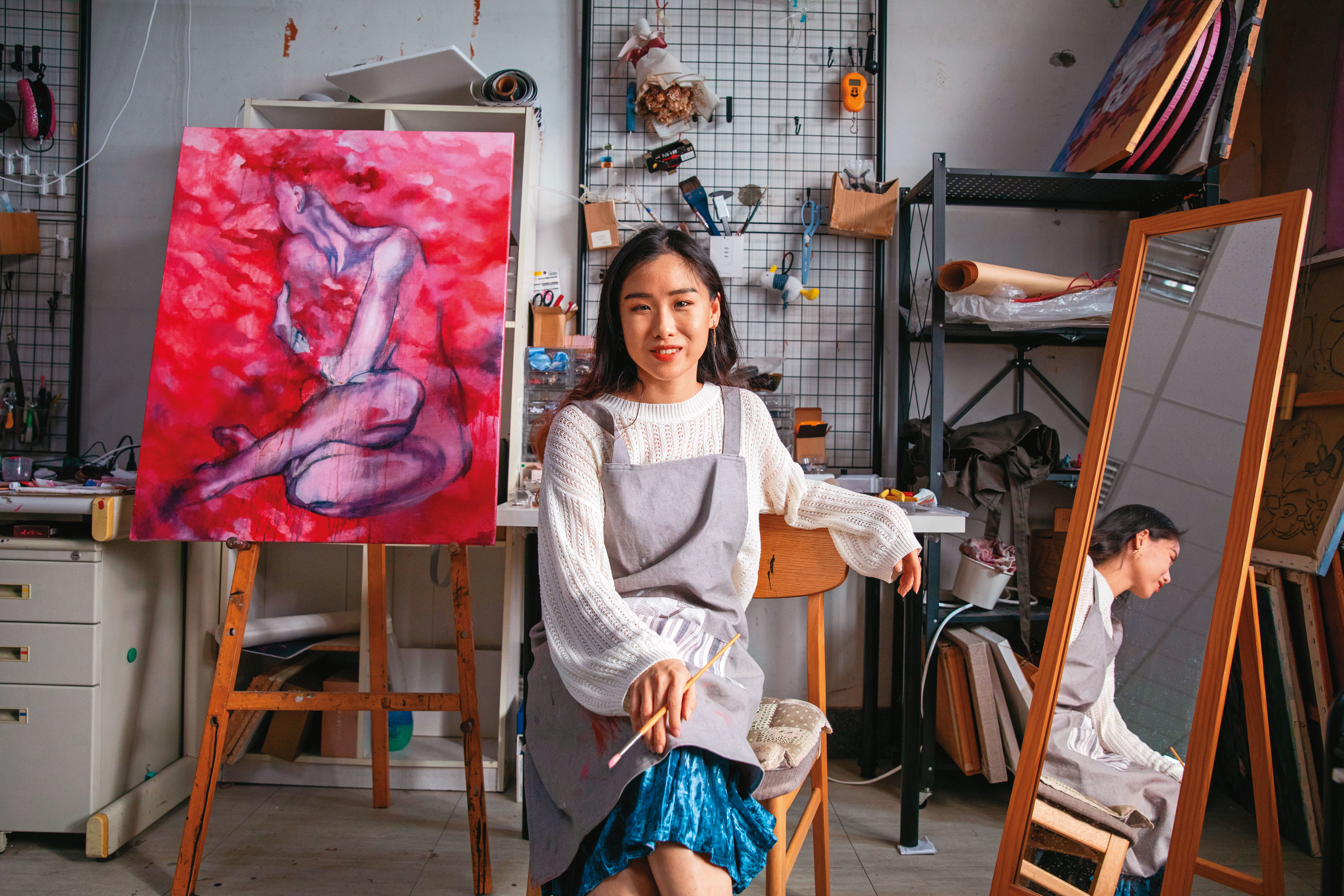 葉人華是一位美術老師，作品奔放充滿熱情，一如她本人的性格。