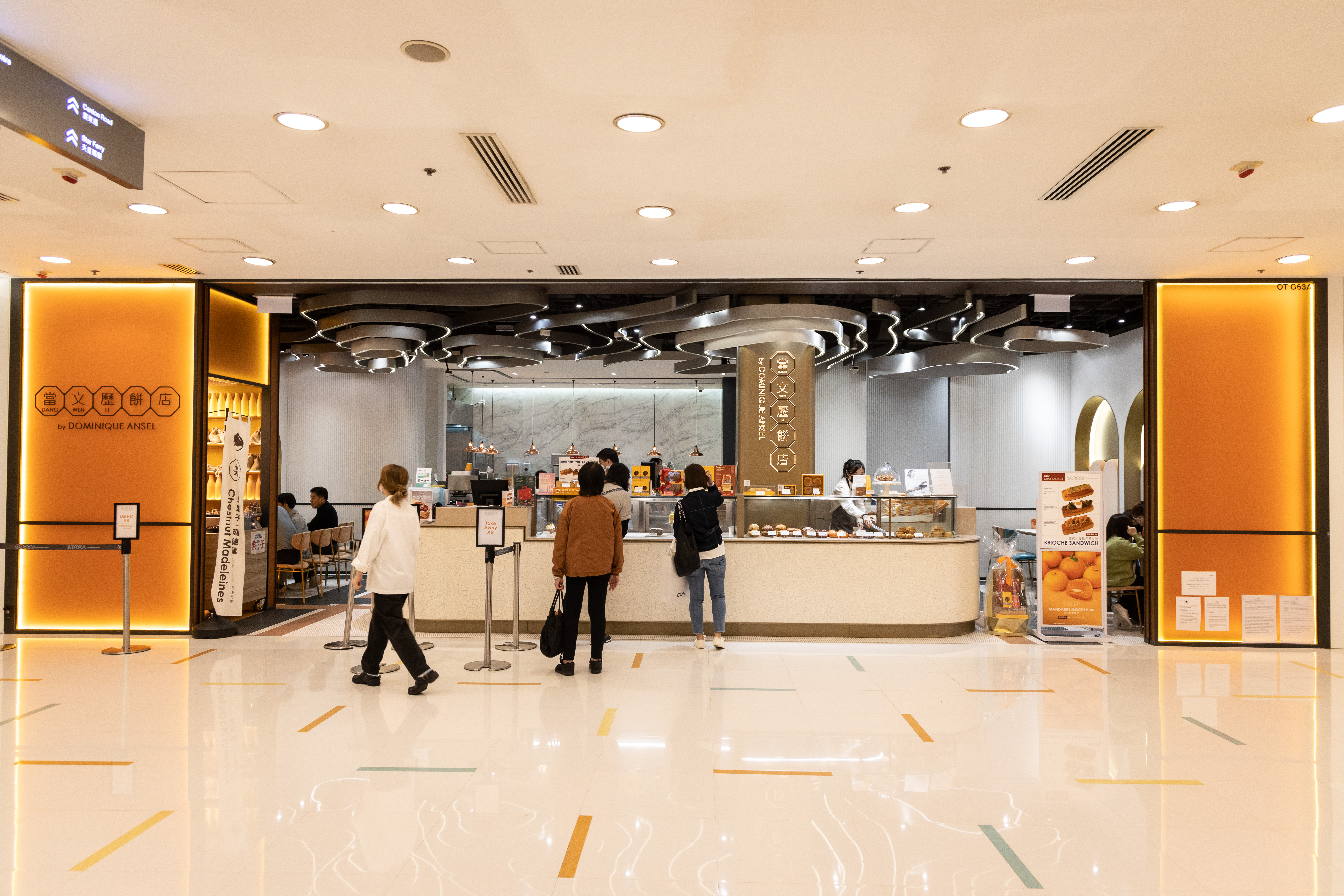 「當文歷餅店by Dominique Ansel」來到香港的第一家店開在海港城，以滋味多變的造型甜點吸客。