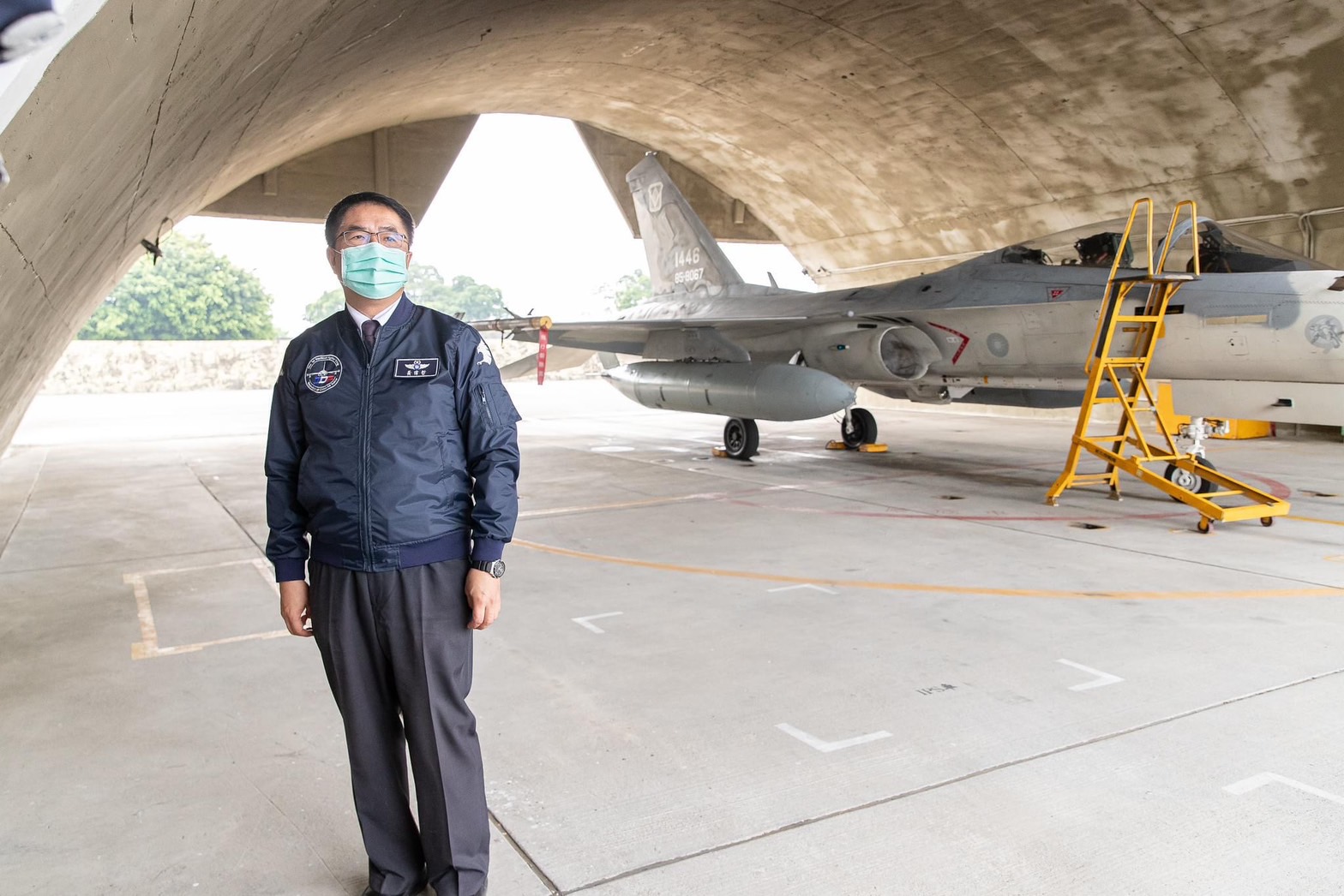 黃偉哲慰勞台南空軍第一戰術戰鬥機聯隊。（台南市政府提供）