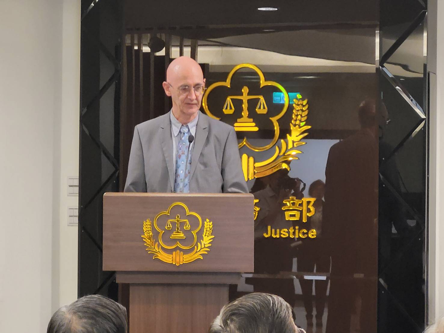 德國在台協會處長許佑格表示,台德雙方簽署司法合作,有助保障人權及司法正義。