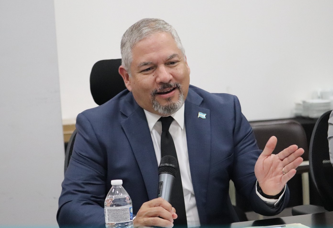 宏國外長雷依納先前否認向台灣索討760億元援助，卻遭我國外交部打臉。（翻攝自推特@EnriqueReinaHN）