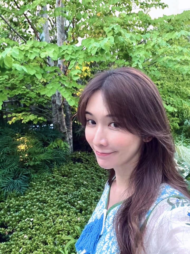 林志玲曬出素顏自拍照,美麗動人。(翻攝林志玲臉書)