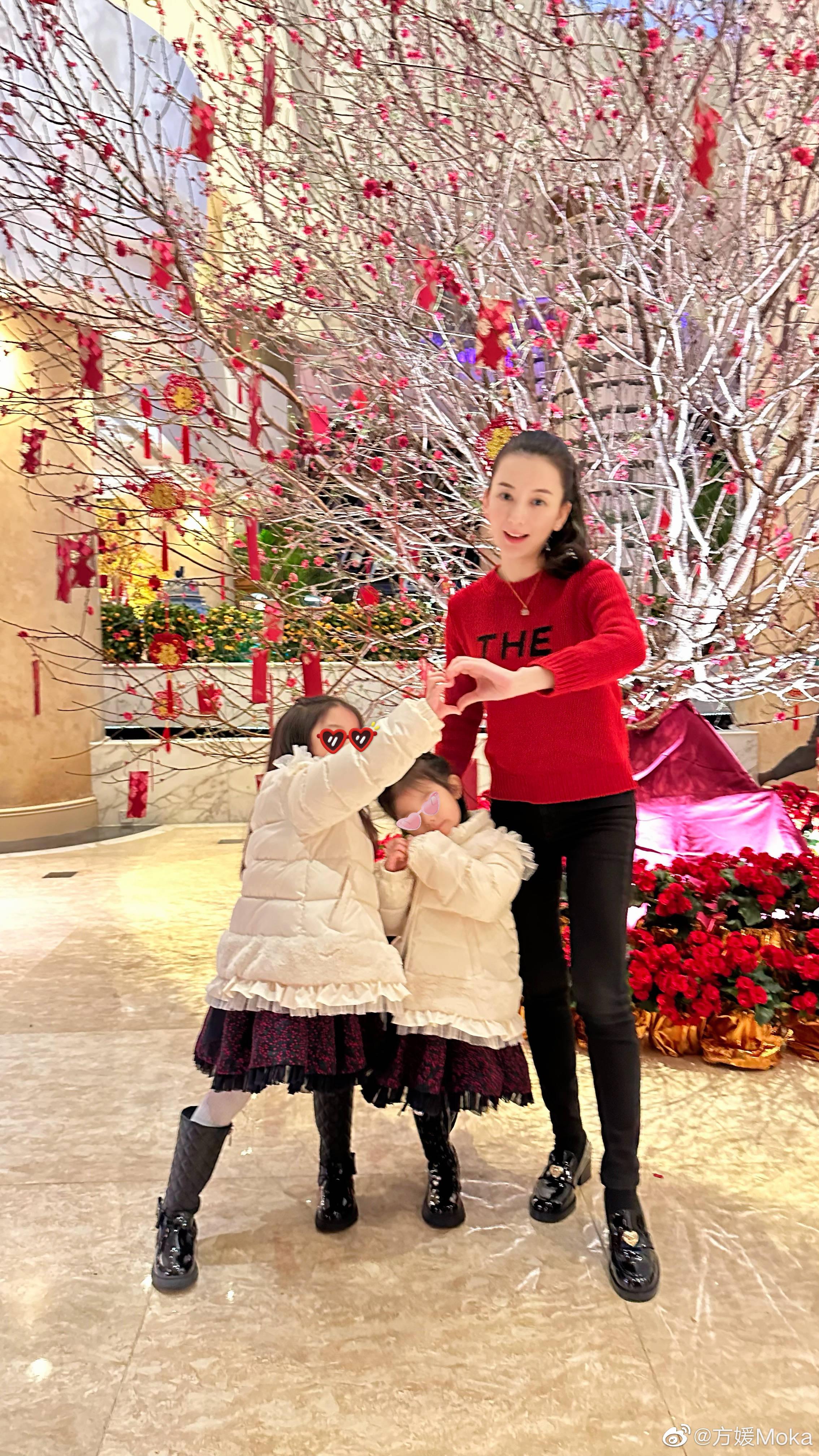 郭富城的嬌妻方媛曾帶著2個女兒搭經濟艙與郭富城會合，郭富城因此一度被酸「小氣鬼」。（翻攝自方媛臉書）