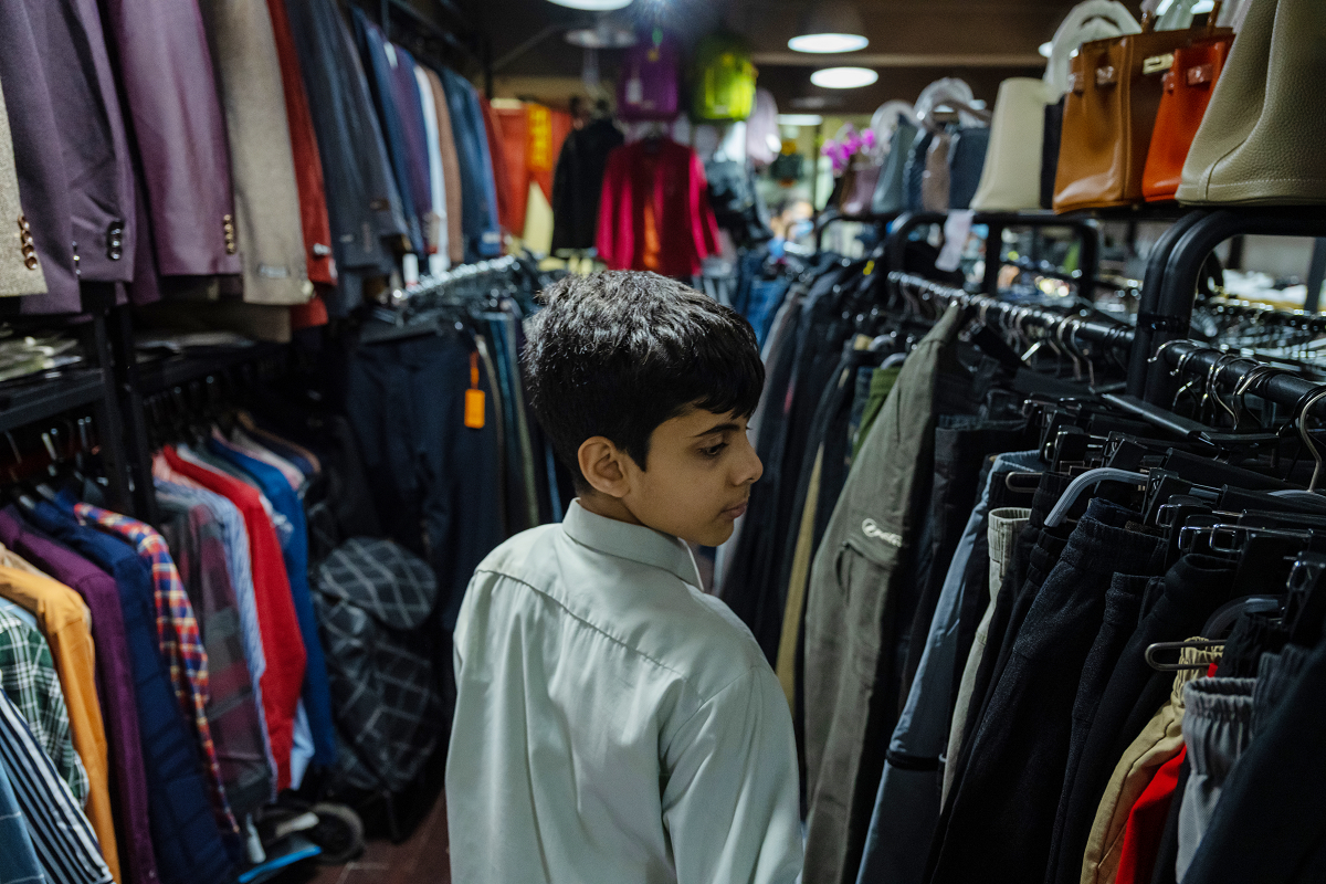 領悟性高的林諾在《白日青春》一場換衣服的戲，讓劉國瑞讚賞有加。（采昌國際多媒體/提供）