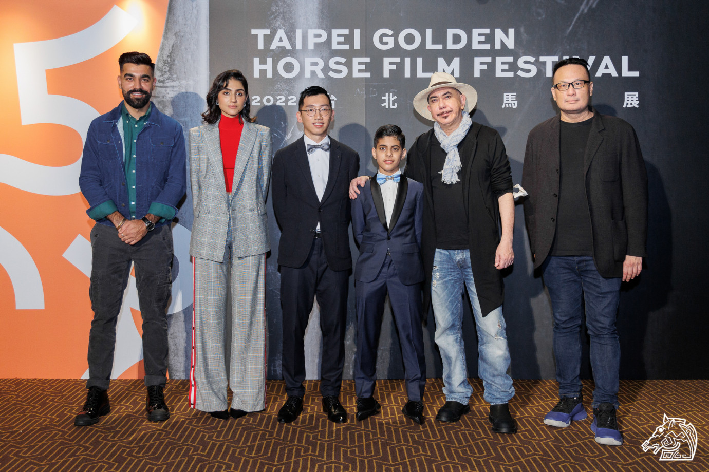 《白日青春》入圍6項金馬獎，編導劉國瑞（左三）與演員潘文星（左起）、喬加雲，製片任硯聰（右起）、演員黃秋生和林諾出席相關活動。（翻攝自金馬影展粉絲專頁）