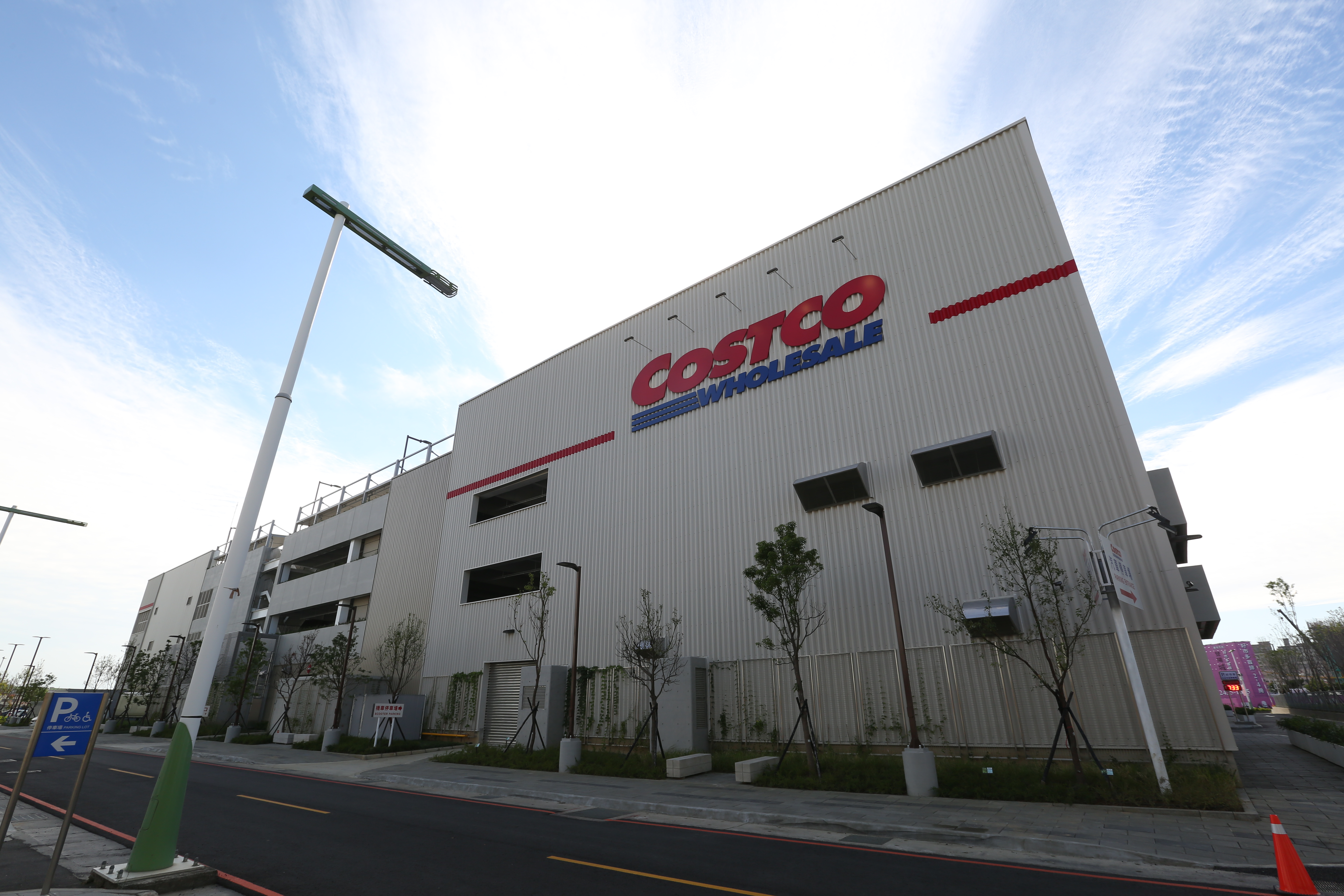 一名女網友帶父母去好市多，卻被工作人員攔下；示意圖。（本刊資料照）