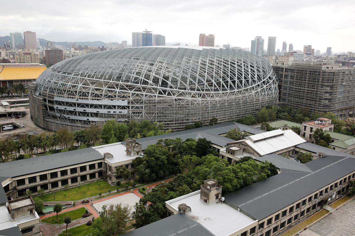 李四川PO出大巨蛋全尺度煙控性能試驗照，喊話「距離今年底在大巨蛋打球越來越近了」。（本刊資料照）