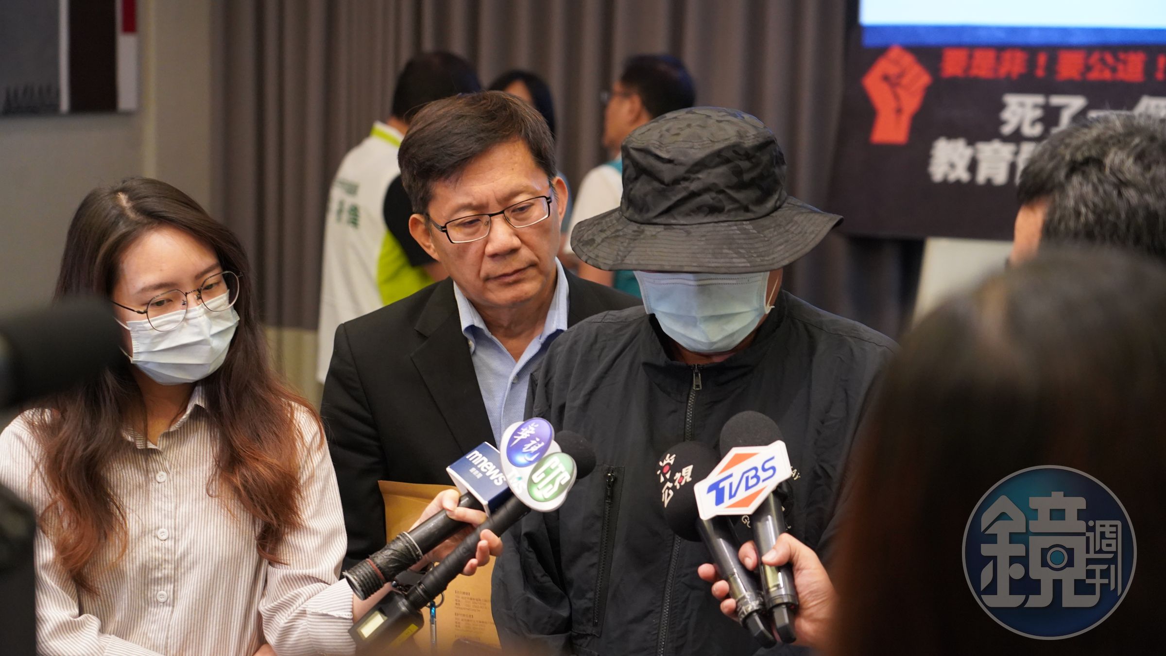 高二男生的父親日前出面控訴校方霸凌害兒子尋短輕生。(人本教育基金會提供)