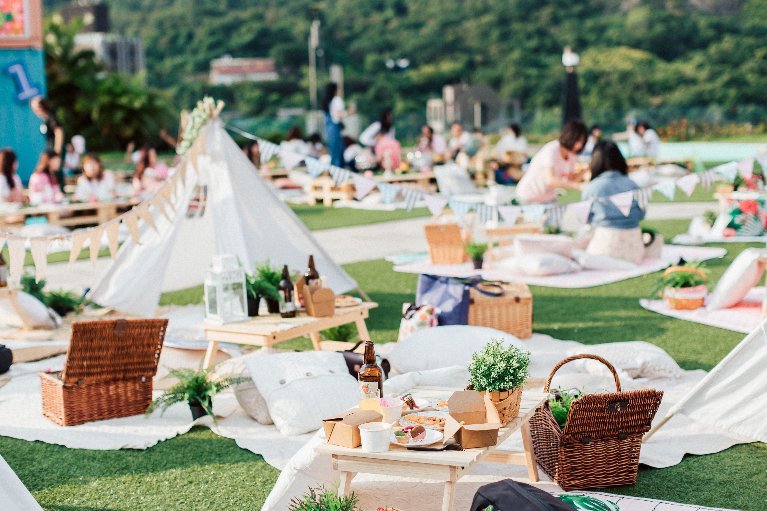 文具龍頭-雄獅文具攜手野餐界領導品牌-璐露野生活，將於4/22日-4/23日展開一場跨規模的文藝野餐盛宴，在大自然的氛圍陶冶下，邀請三五好友共同來報名。