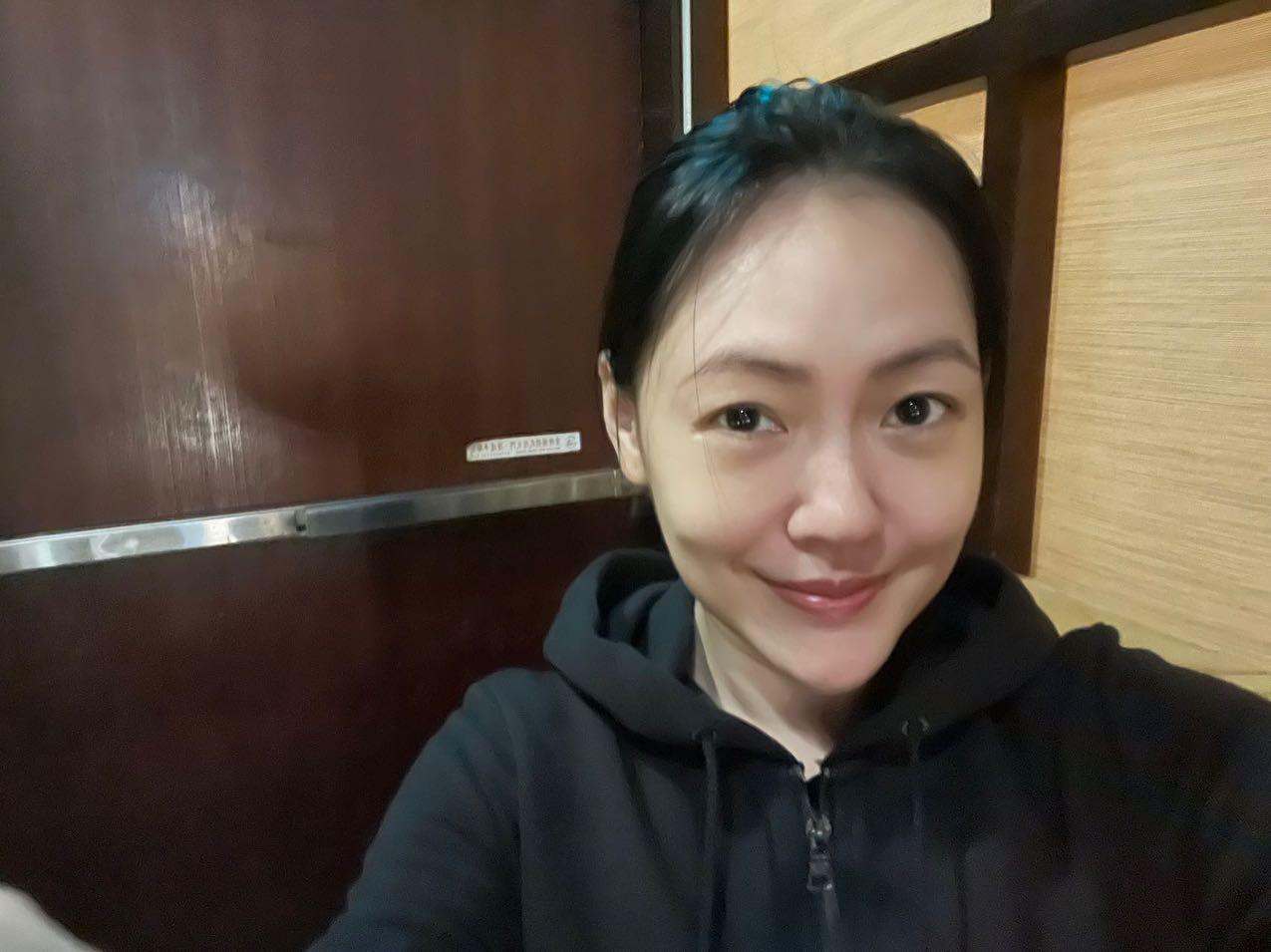 從年輕時開始刺青，小S對腳踝上的龍及臀部上方的翅膀刺青覺得後悔。（翻攝自小S臉書）