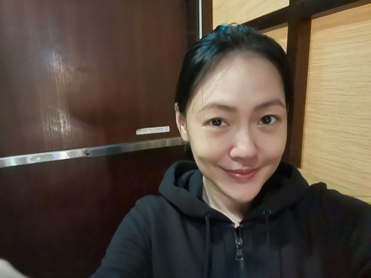 從年輕時開始刺青，小S對腳踝上的龍及臀部上方的翅膀刺青覺得後悔。（翻攝自小S臉書）